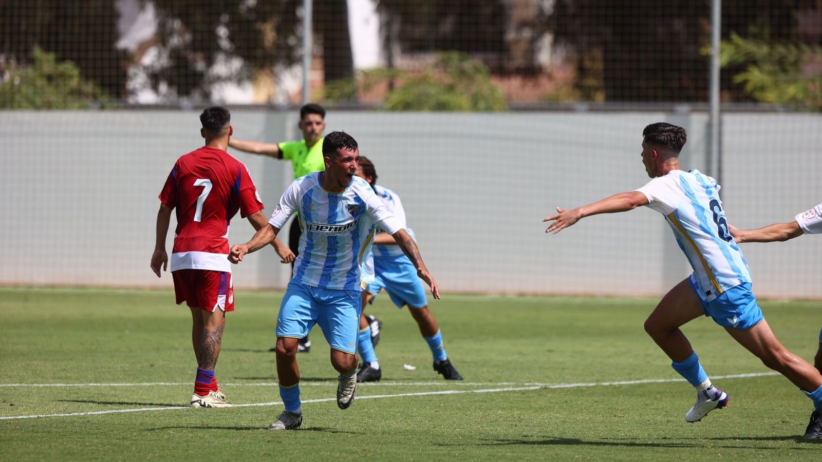 El Málaga CF Juvenil celebra el tanto del empate.
