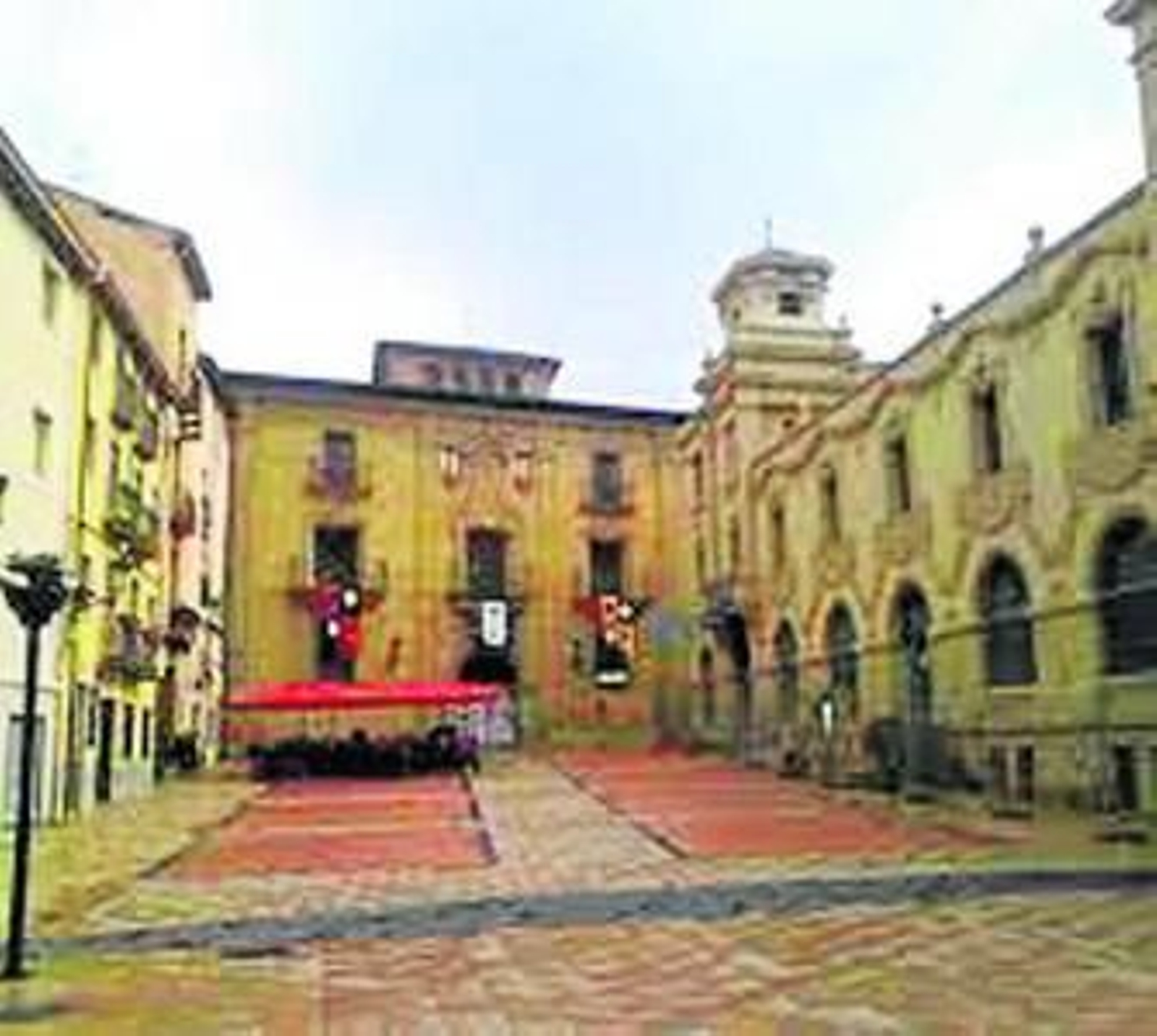 Dos imágenes del casco urbano de Logroño, la capital de La Rioja.