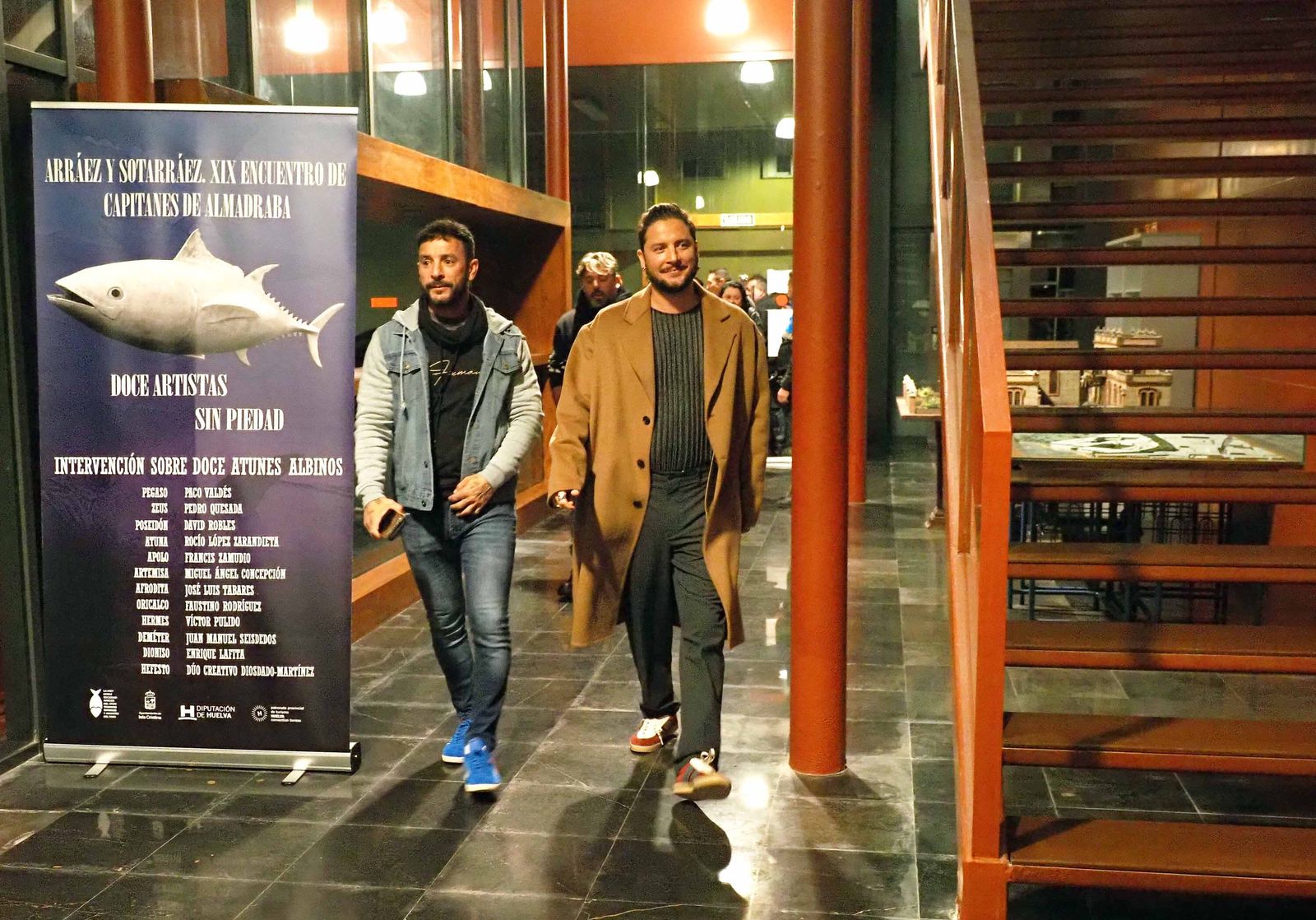 Manuel Carrasco regresa a su Isla Cristina para recibir el Galardón de la Peña Pasacalles, en imágenes