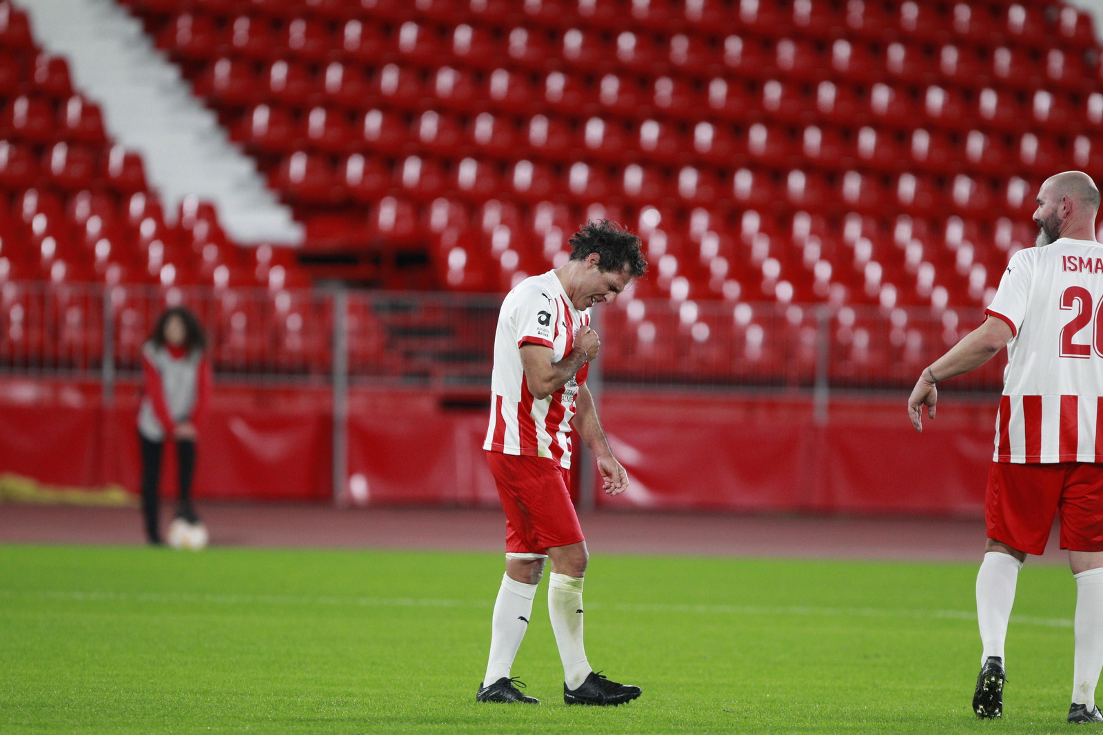 Imágenes del partido homenaje al 'eterno' capitán de la U.D. Almería, José Ortiz