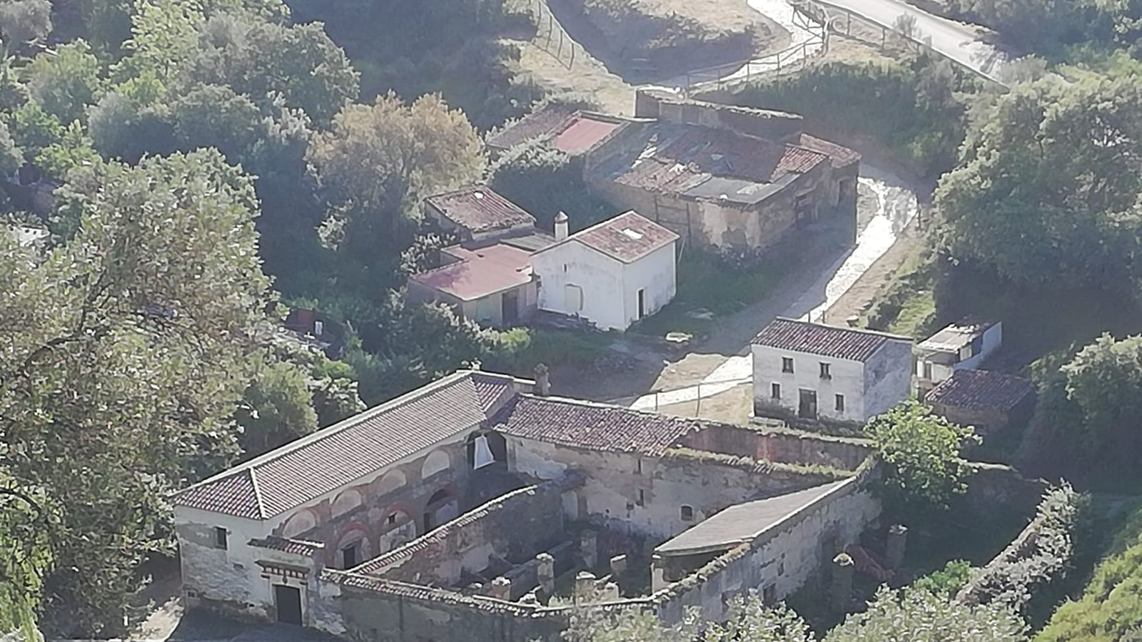 Vista aérea de la antigua tenería de Almonaster.