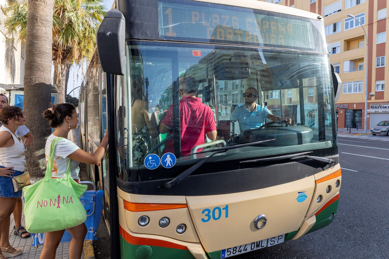 Autobús urbano en Cádiz