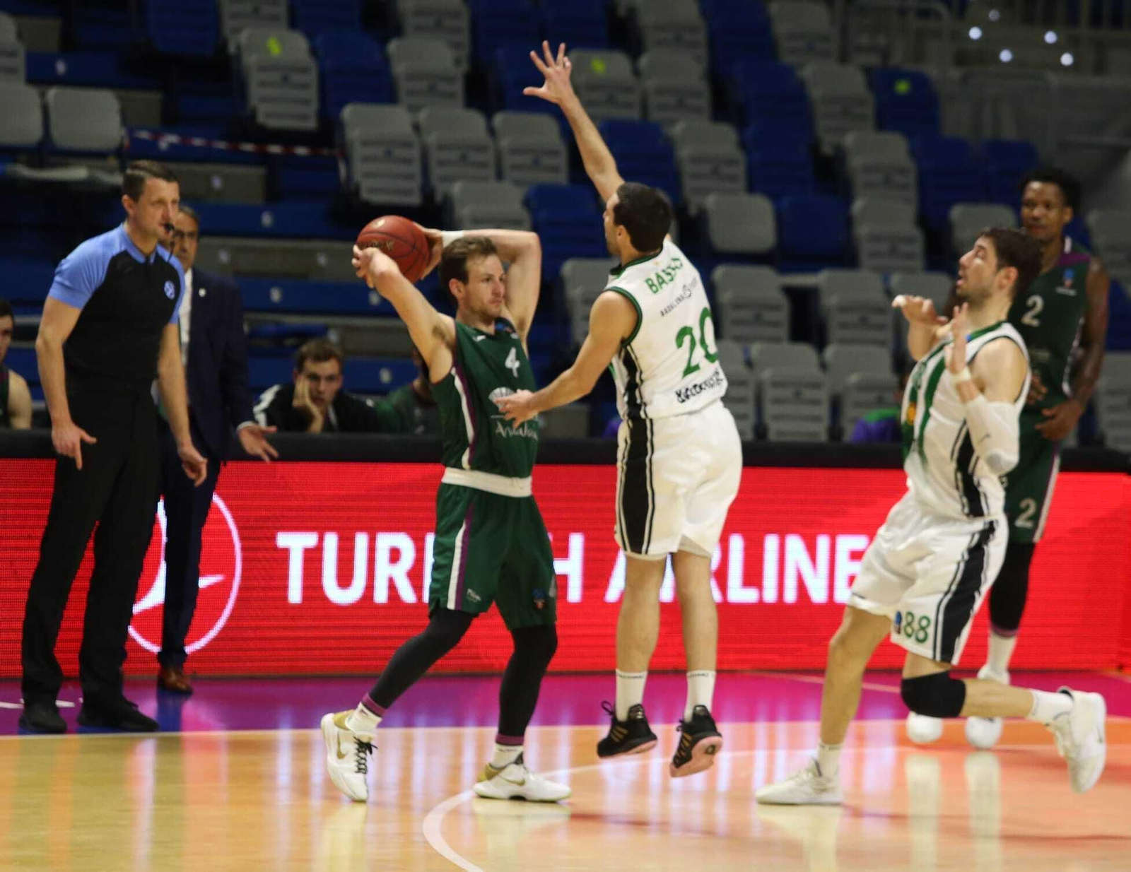 Las fotos del Unicaja - Joventut del Top 16 de Eurocup