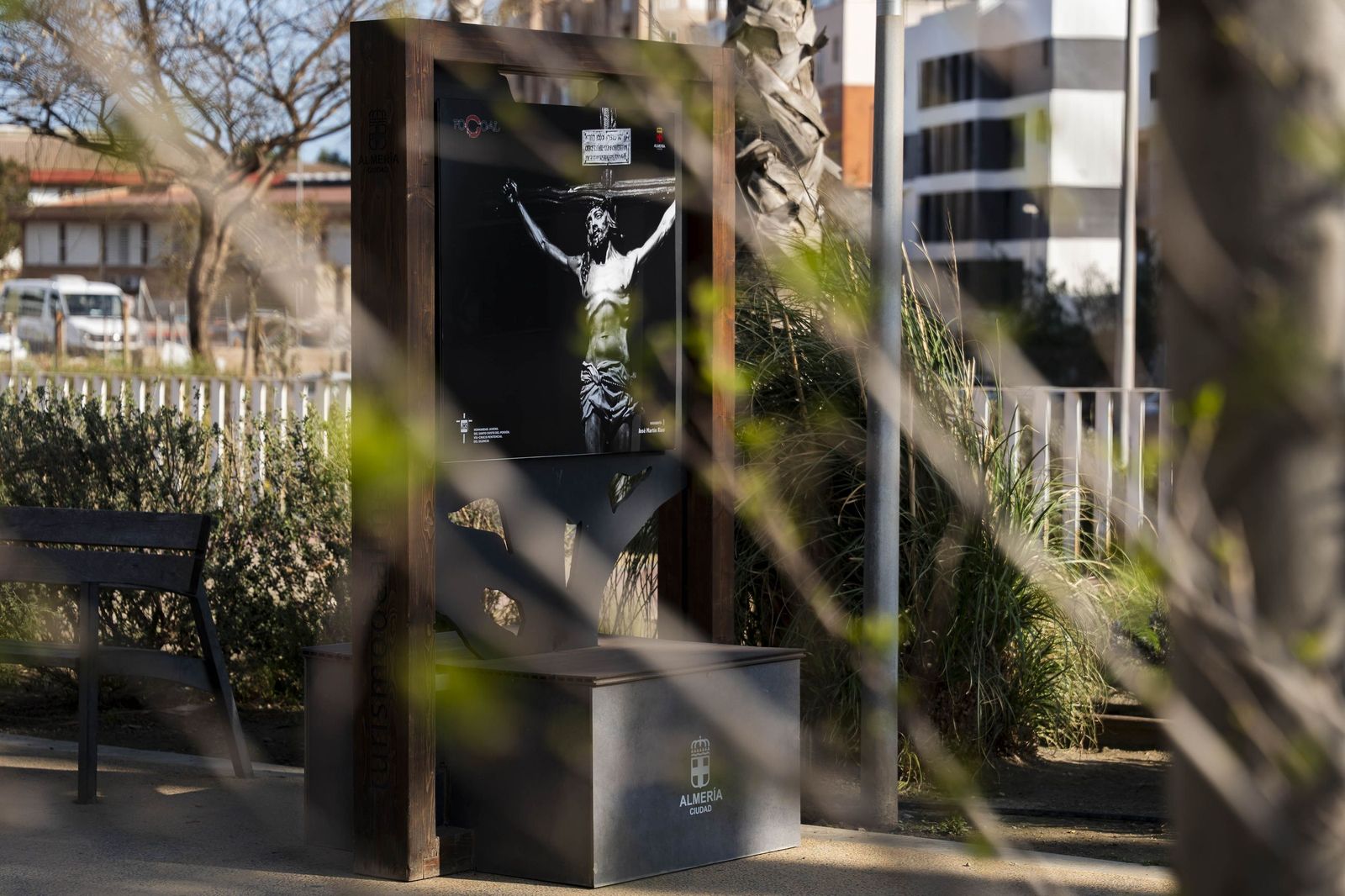 Exposición "La otra mirada" de los Fotógrafos Cofrades de Almería Focoal, en imágenes