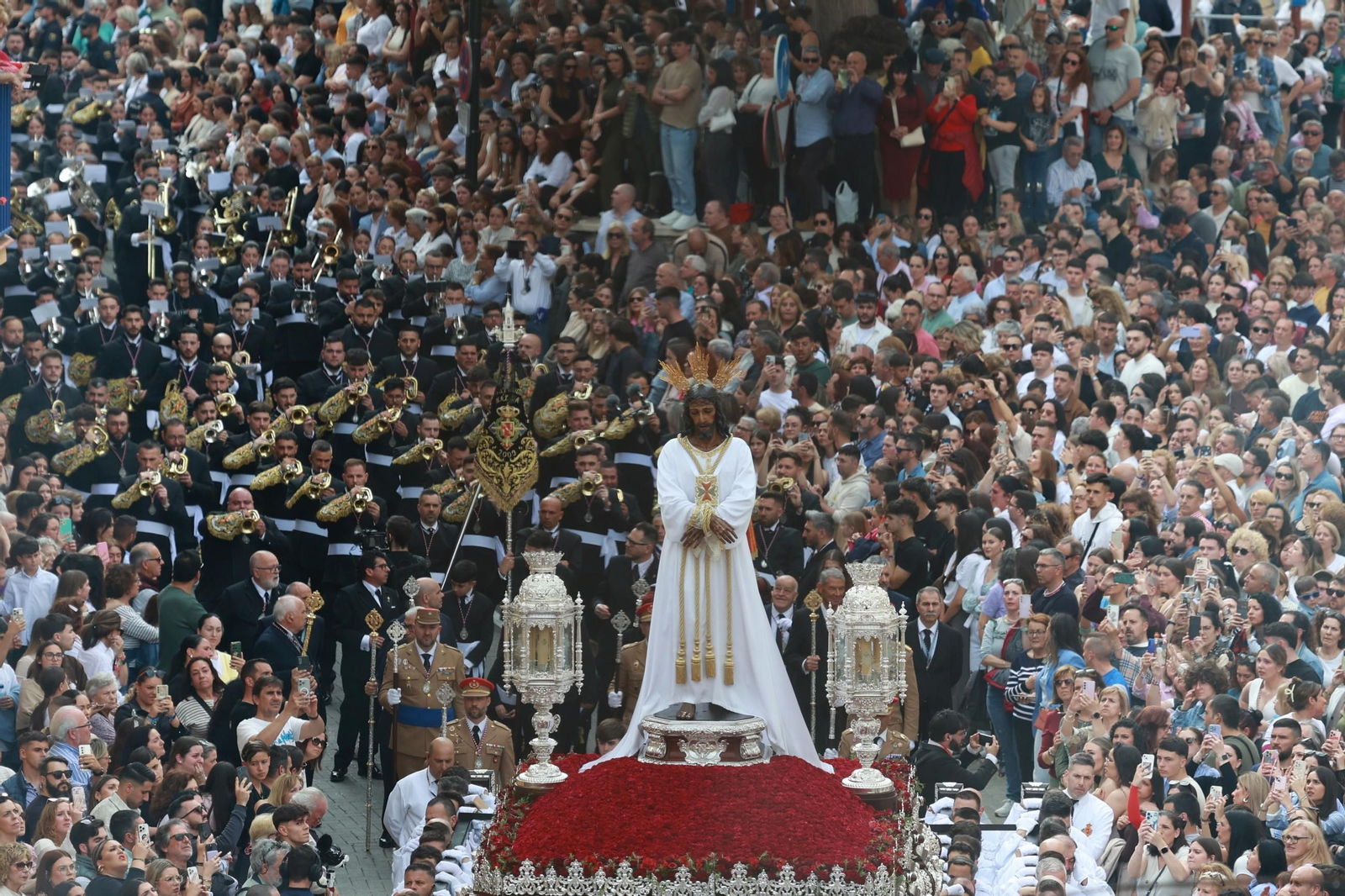 El Cautivo, en su procesión del Lunes Santo en Málaga, en fotos