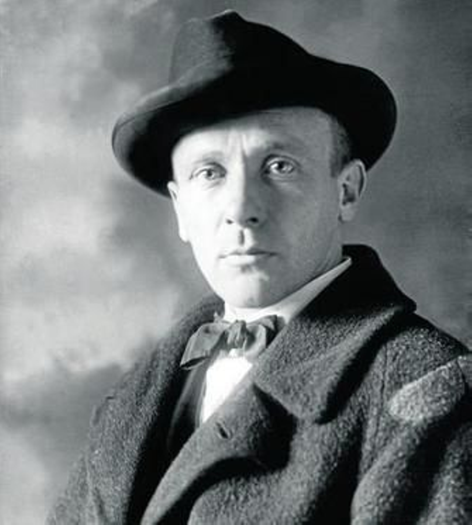 Mijaíl Afanásievich Bulgákov (1893-1940).