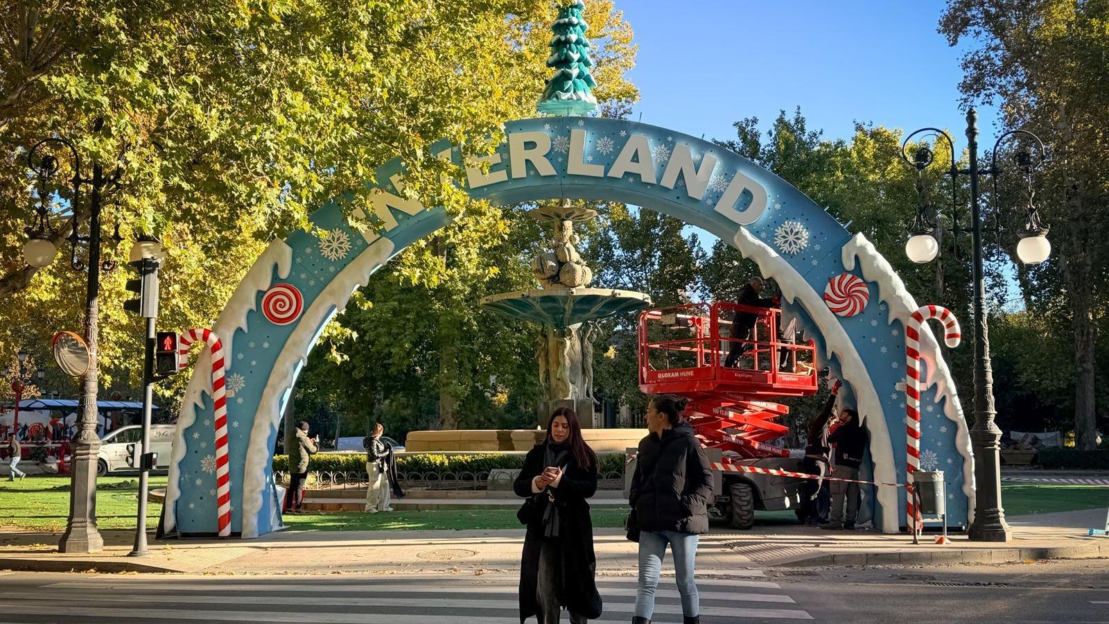 Arco de entrada al poblado navideño de Inverland
