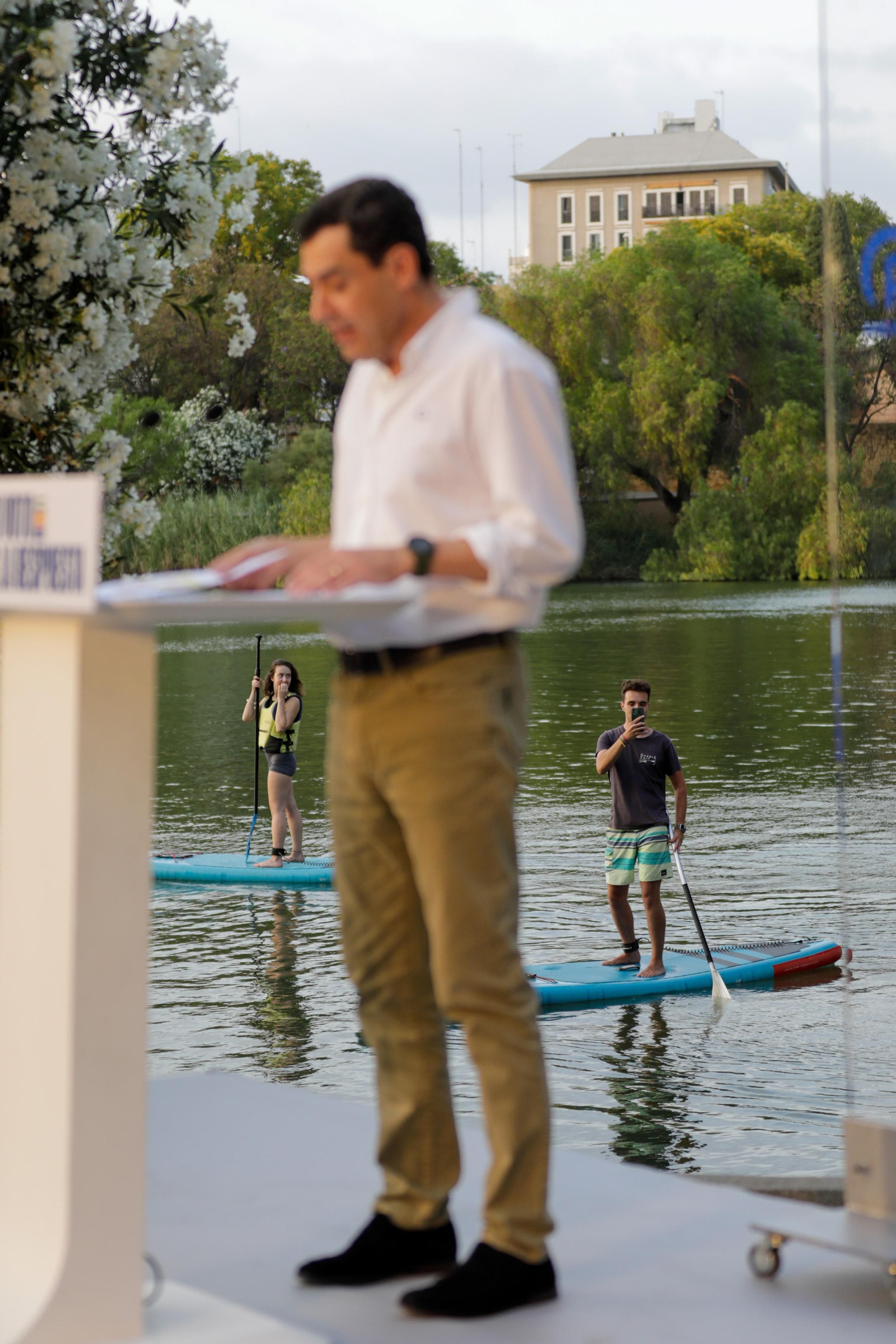 Acto de cierre de campaña del PP. Juanma Moreno, Carmen Crespo, Zoido, Ricardo Sánchez y José Luis Sanz..