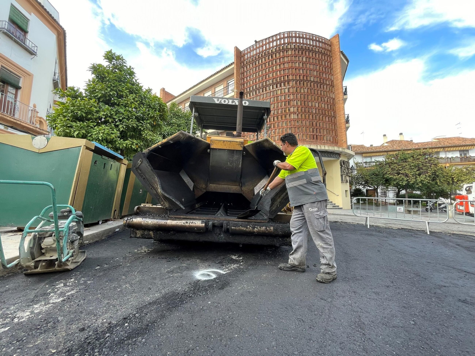 La calle Alfaros tras su primera fase de obras, en imágenes