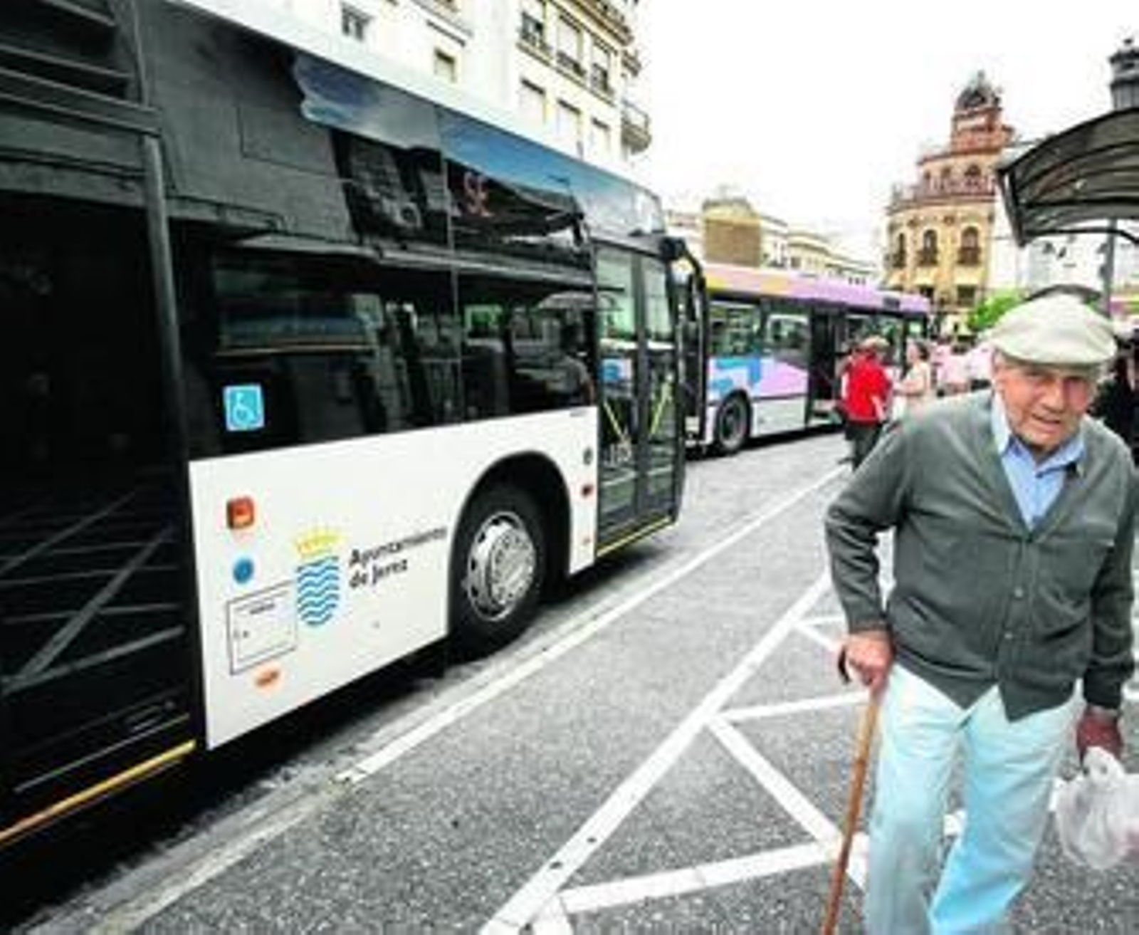 Uno de los pocos nuevos autobuses con los que Urbanos Amarillos ha renovado la flota recientemente.