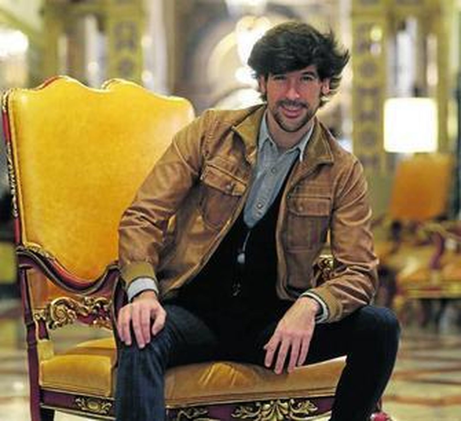 Manuel Lombo (Dos Hermanas, 1979), en uno de los salones del hotel Alfonso XIII.