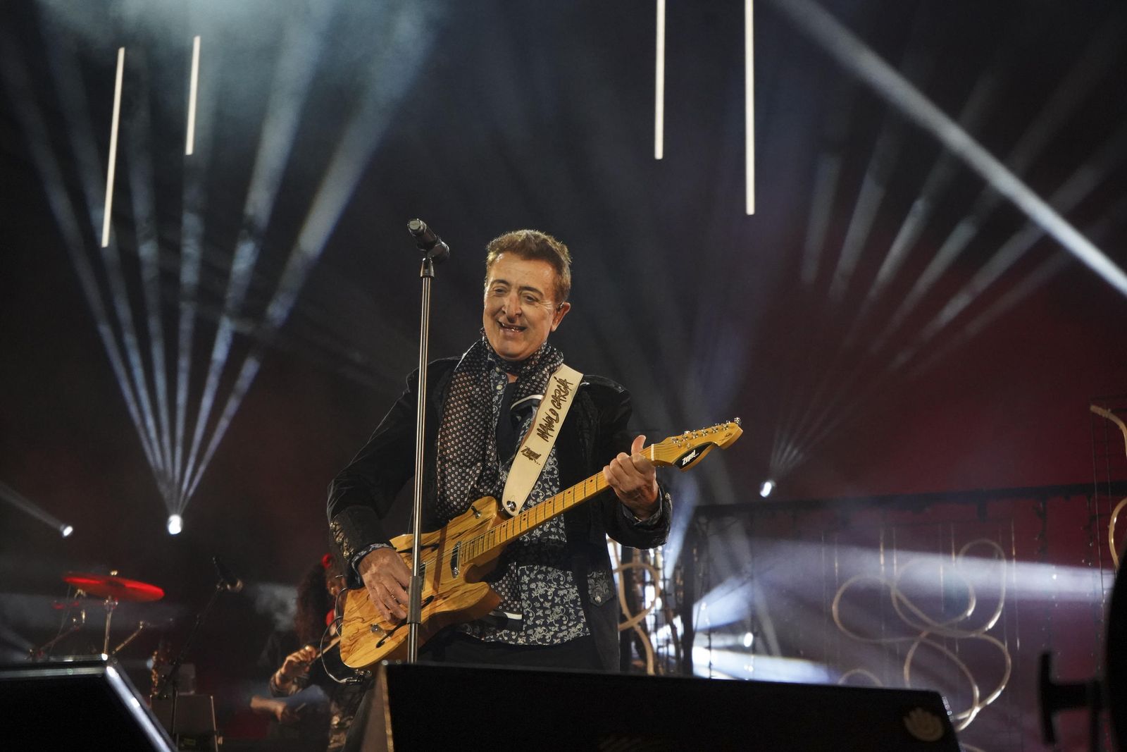 Manolo García durante un concierto en Granada.