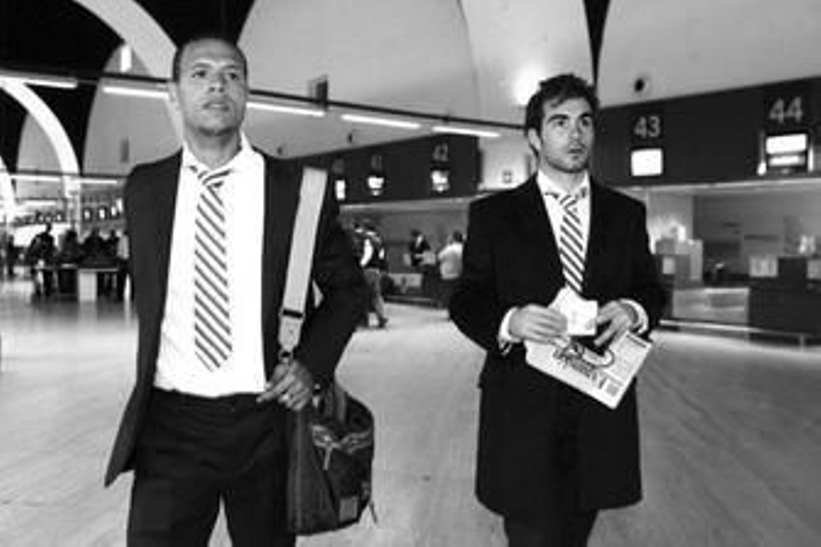 Luis Fabiano y Maresca, en una imagen tomada ayer en San Pablo antes de embarcar.