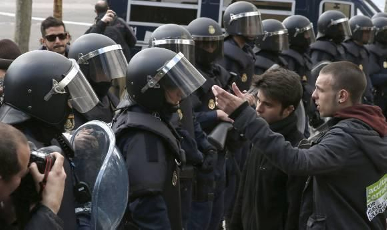 La tensión marca el segundo día de huelga de estudiantes contra la ley Wert