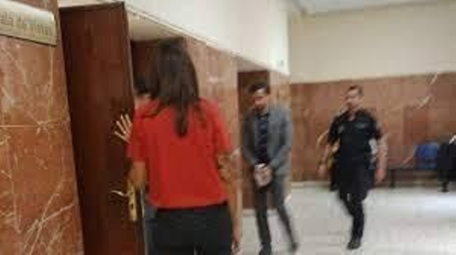 Imagen del profesor durante el juicio.