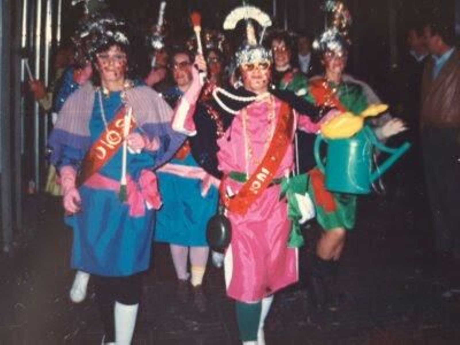 Fotos históricas de la primera chirigota callejera realizada por mujeres