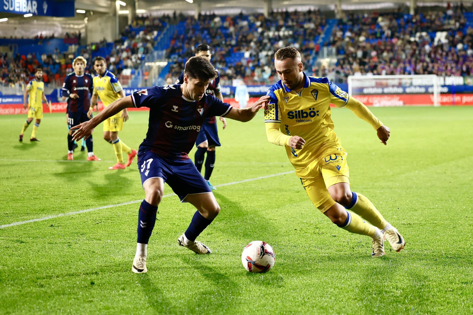 Las imágenes del partido de fútbol Éibar - Cádiz