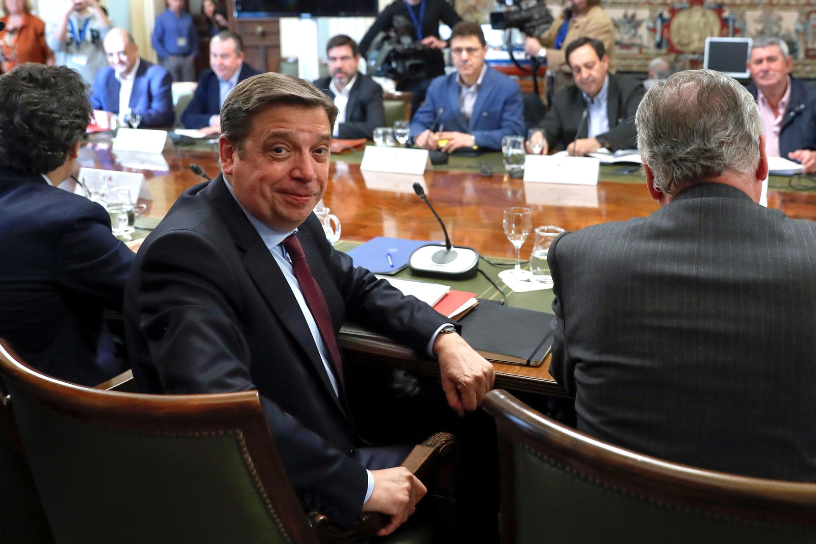 Luis Planas, ministro de Agricultura, en una mesa del diálogo agrario celebrada en febrero de 2020
