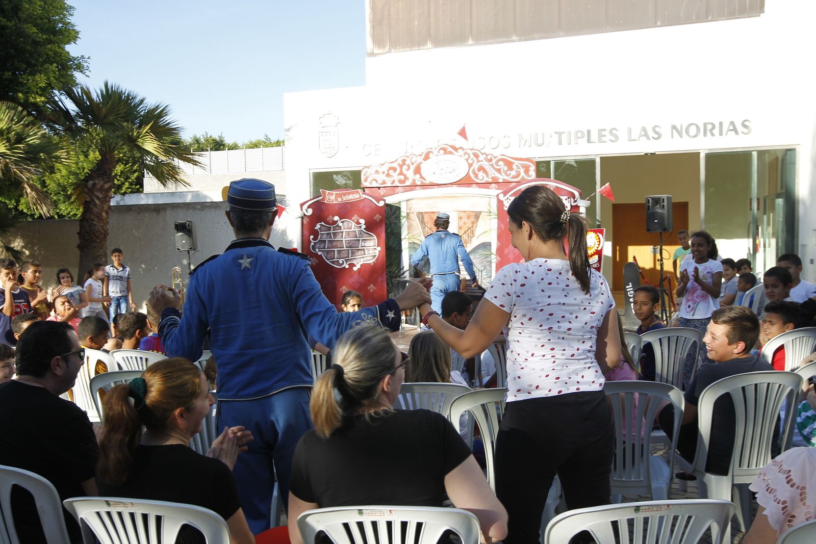 Fotogalería Festival de Teatro de El Ejido. Obra "A Su Servicio". Las Norias