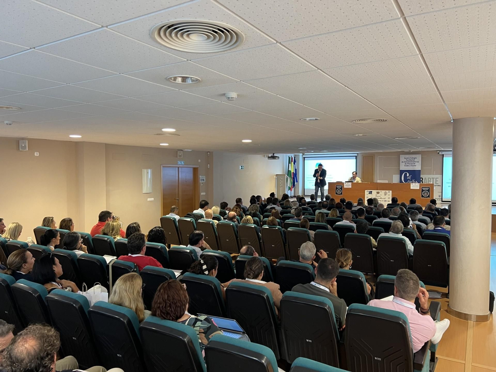 La Cámara de Comercio de Jerez albergó el VII Curso de Formación y Perfeccionamiento de la Profesión 'Paco Gil'.