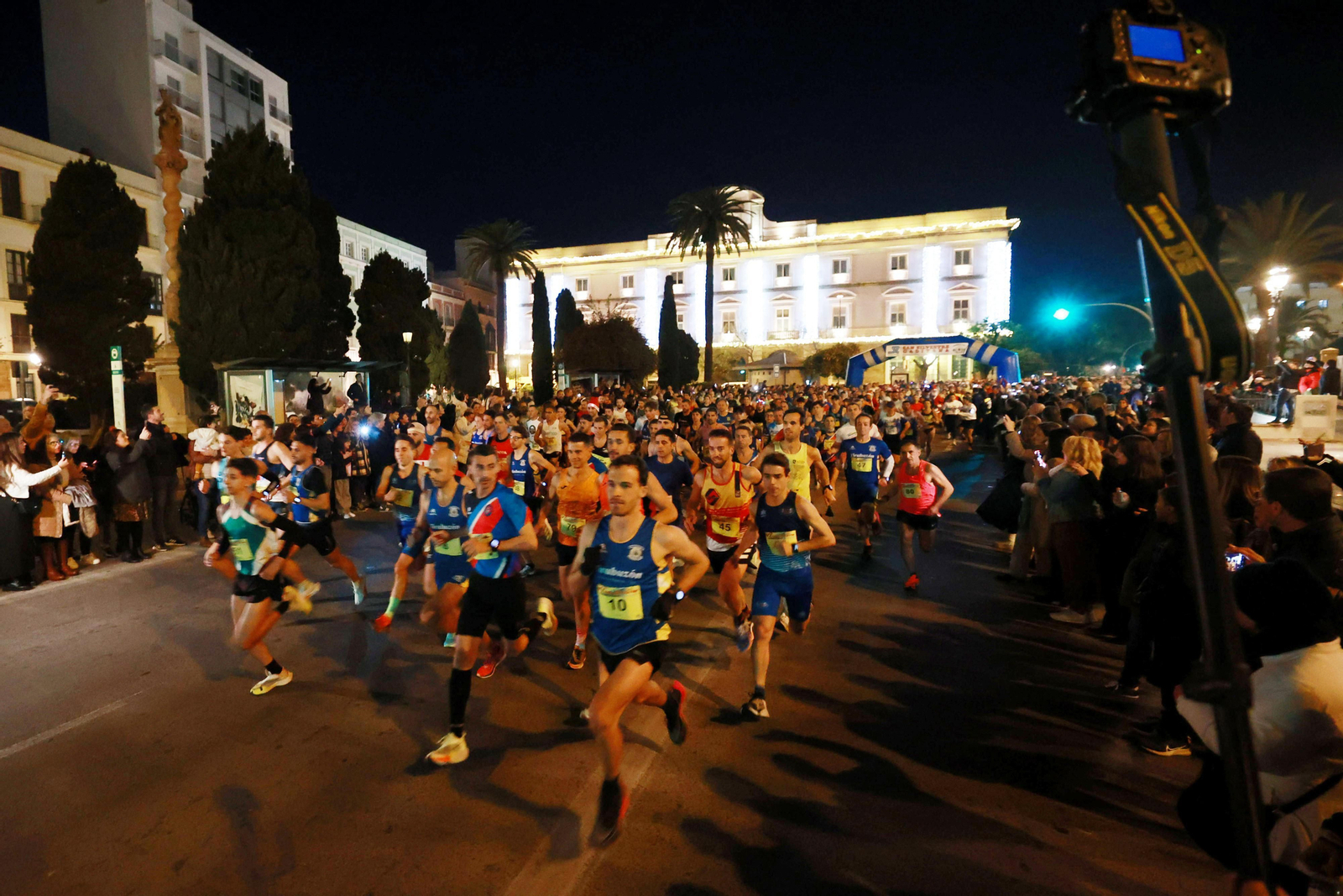 San Silvestre en Cádiz 2023: Las mejores y navideñas imágenes de la carrera