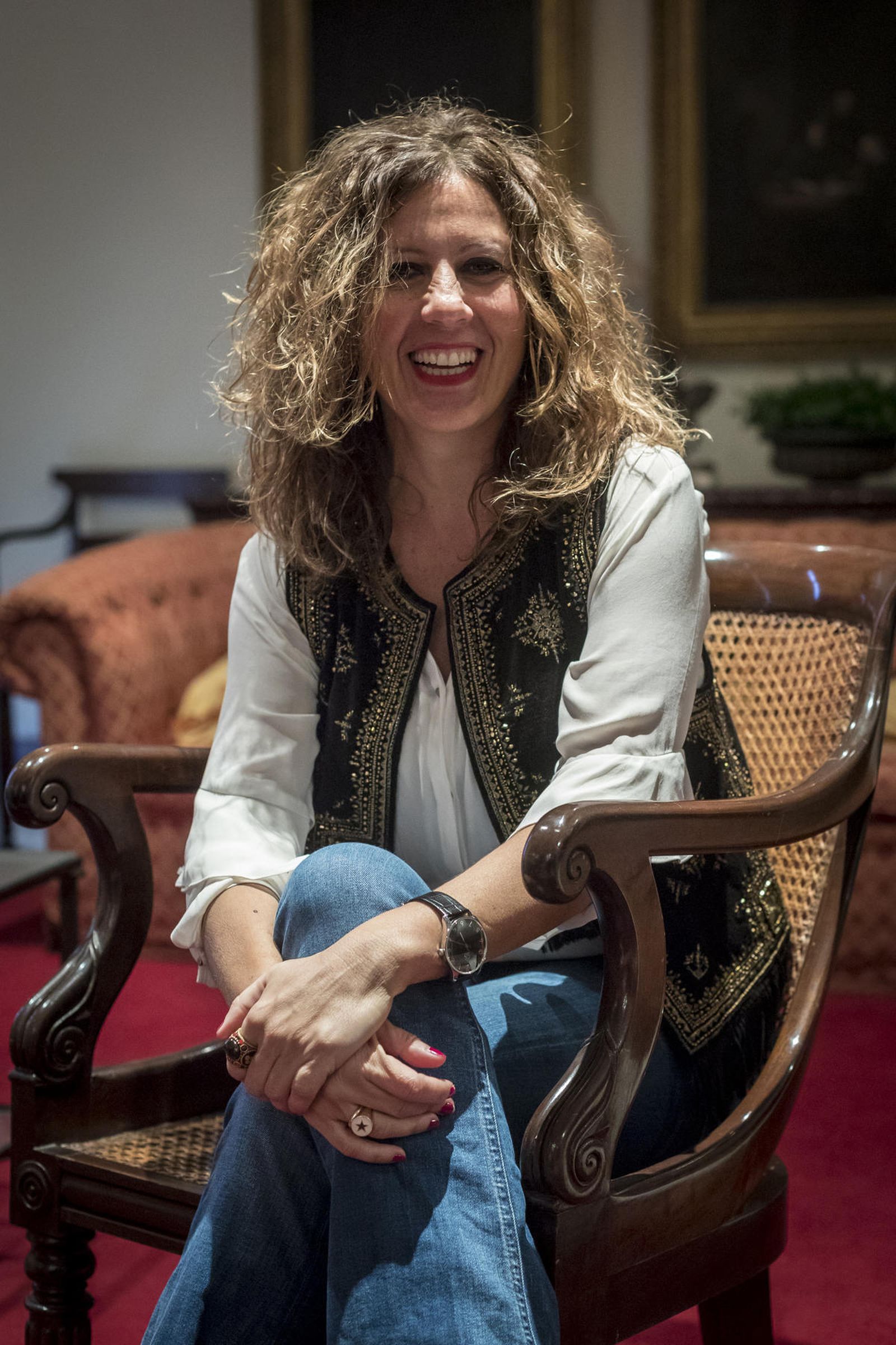 Margarita Hidalgo en la hemeroteca de 'Diario de Cádiz'.