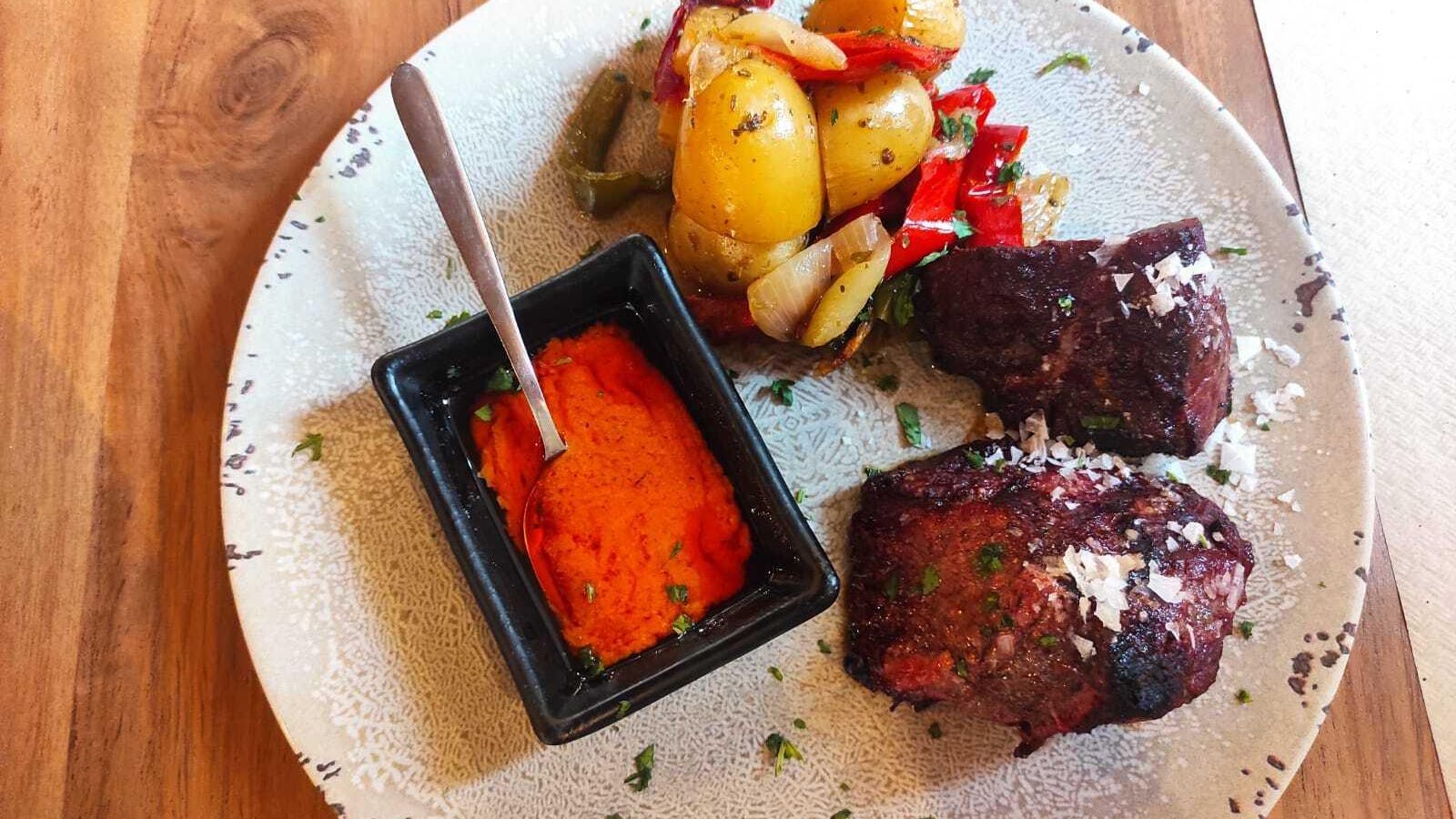 Presa de paleta ibérica a la brasa de encina