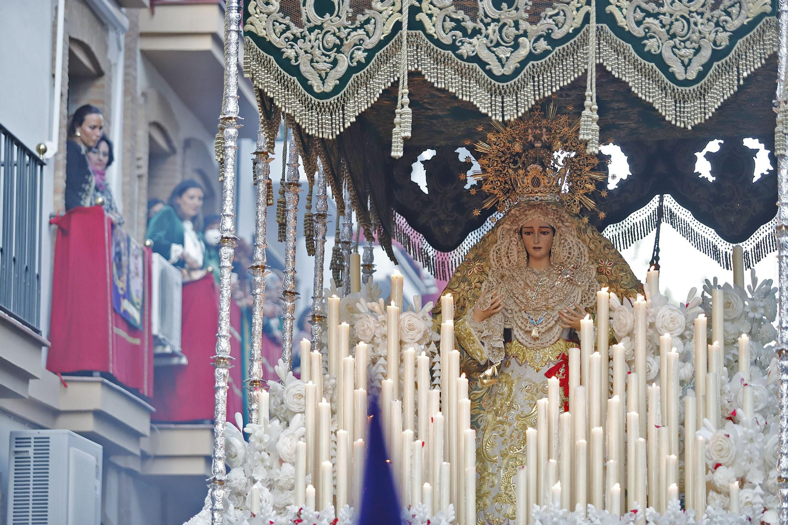 Imágenes de la estación de penitencia de la Hermandad de La Esperanza de Huelva