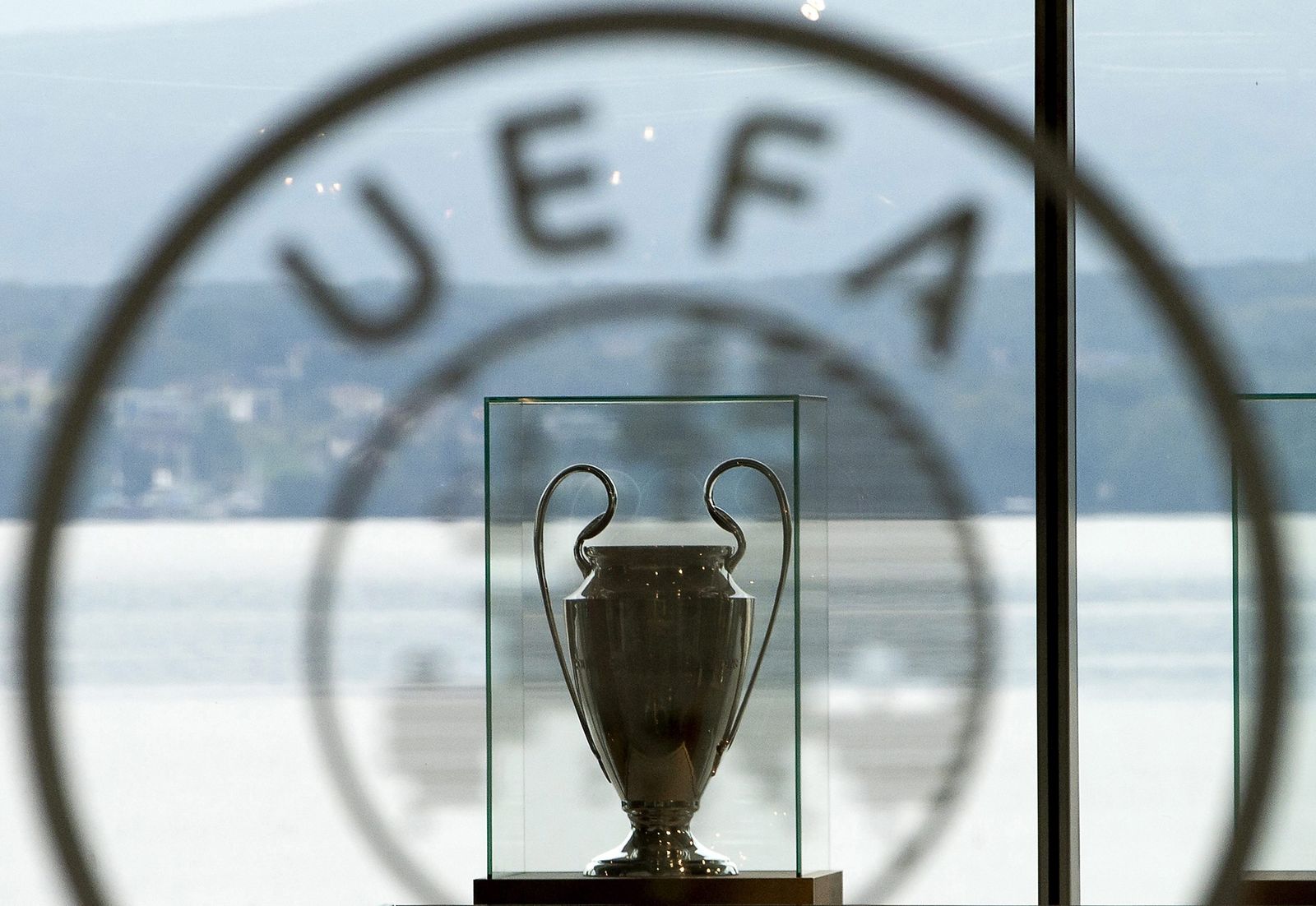 Trofeo de la Liga de Campeones en la sede  de la UEFA  en Nyon, Suiza