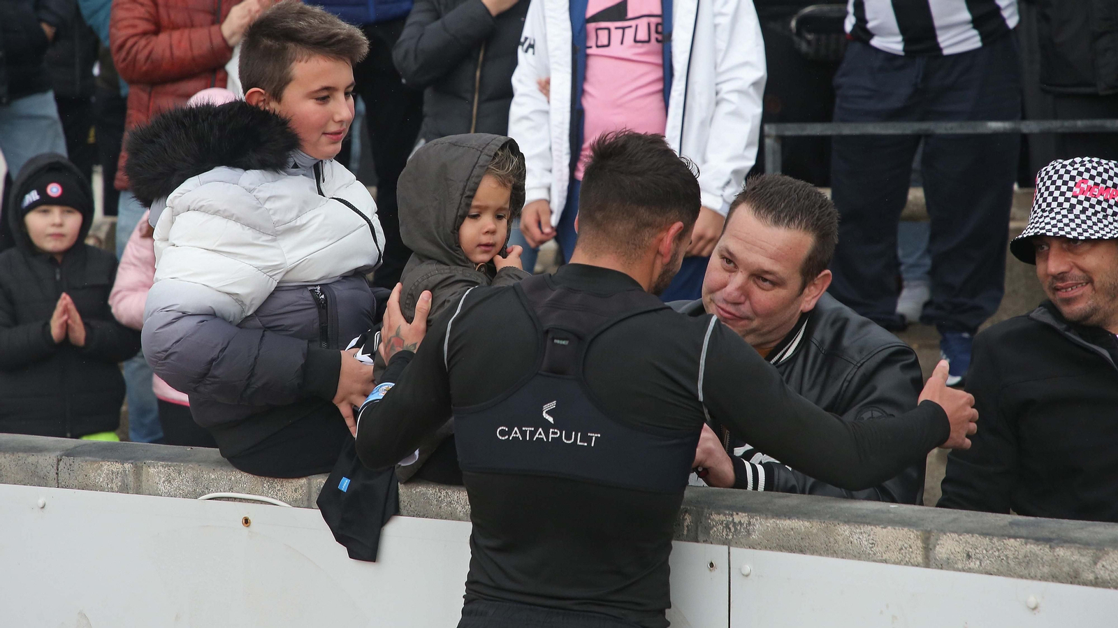 Fotos de la afición en el estadio municipal de La Línea