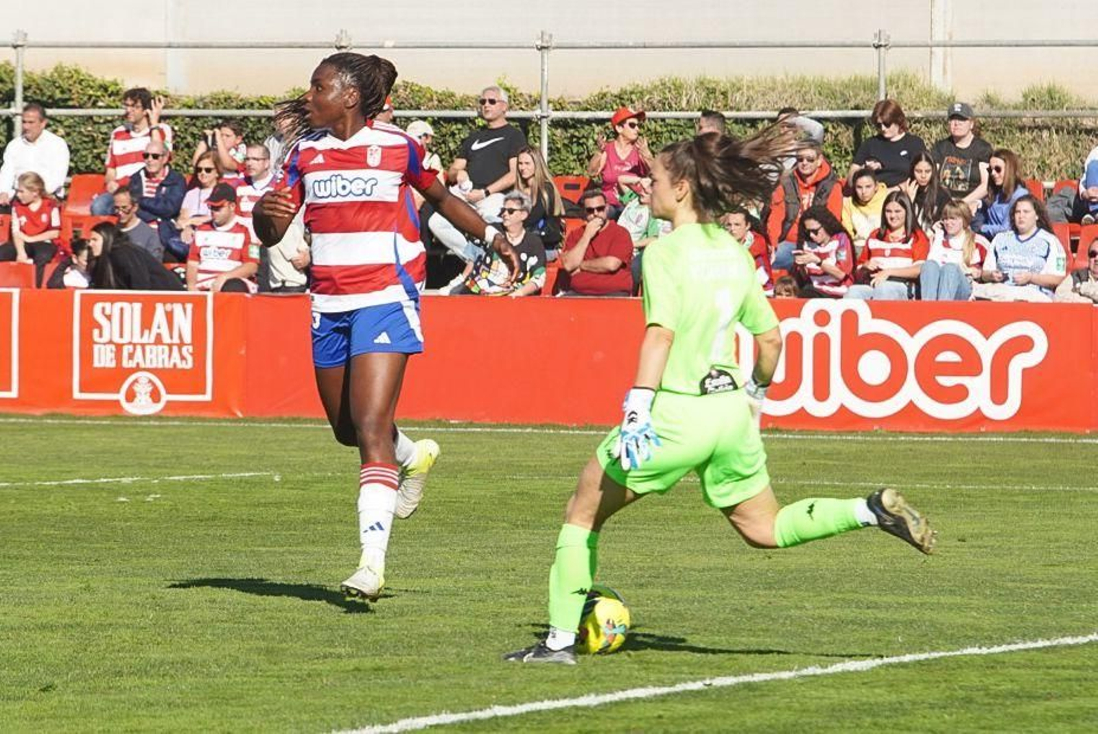 Las mejores imágenes de la goleada del Granada CF Femenino frente al Deportivo