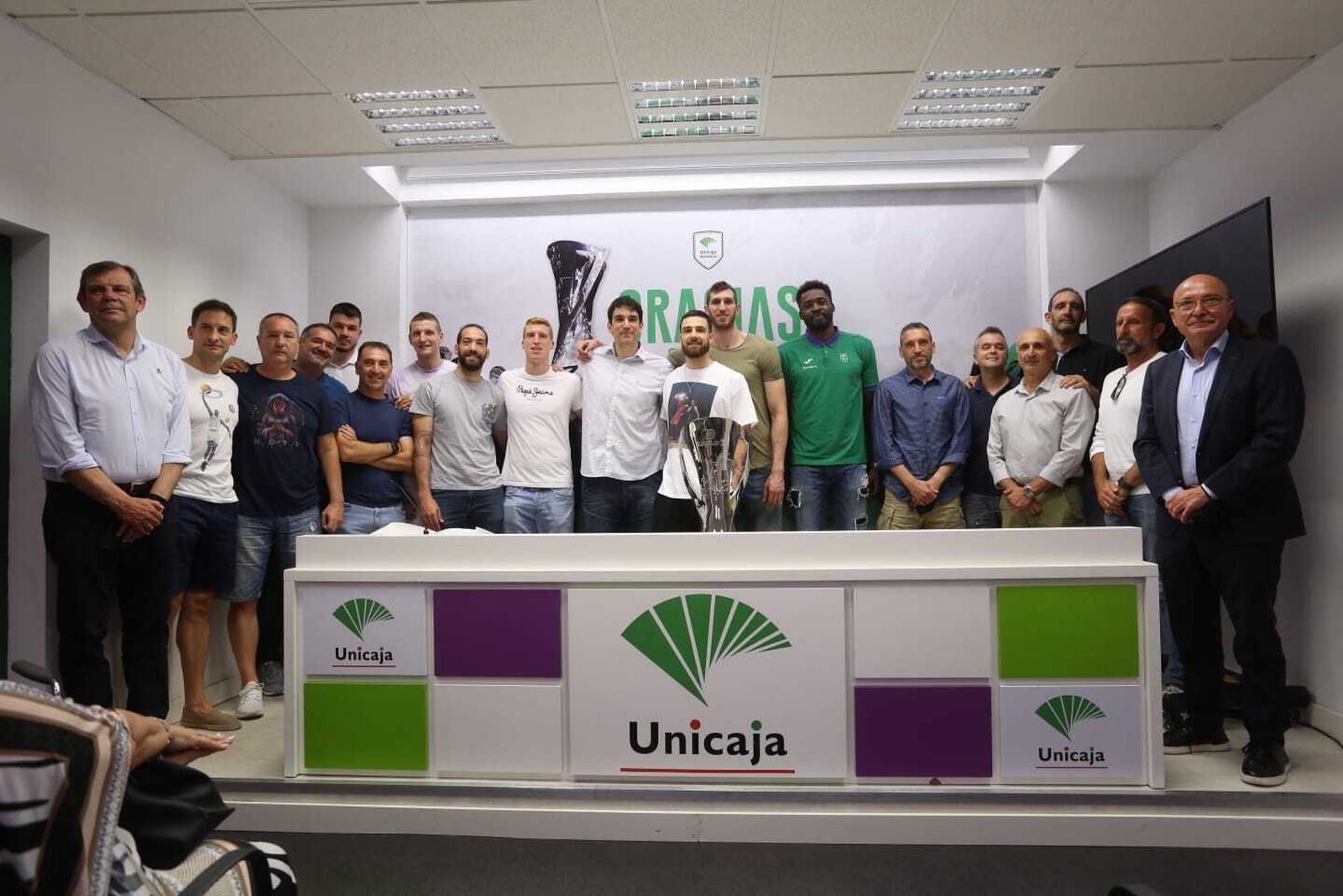 Fotos: la rueda de prensa de despedida de Carlos Suárez