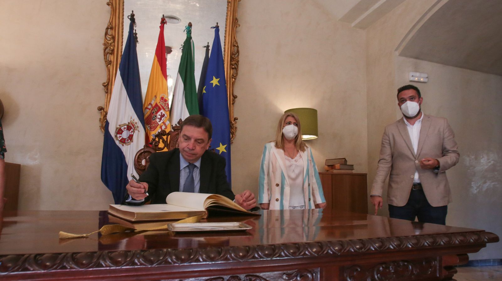 El ministro de agricultura Luis Planas visita Jerez y la yeguada del Hierro del Bocado