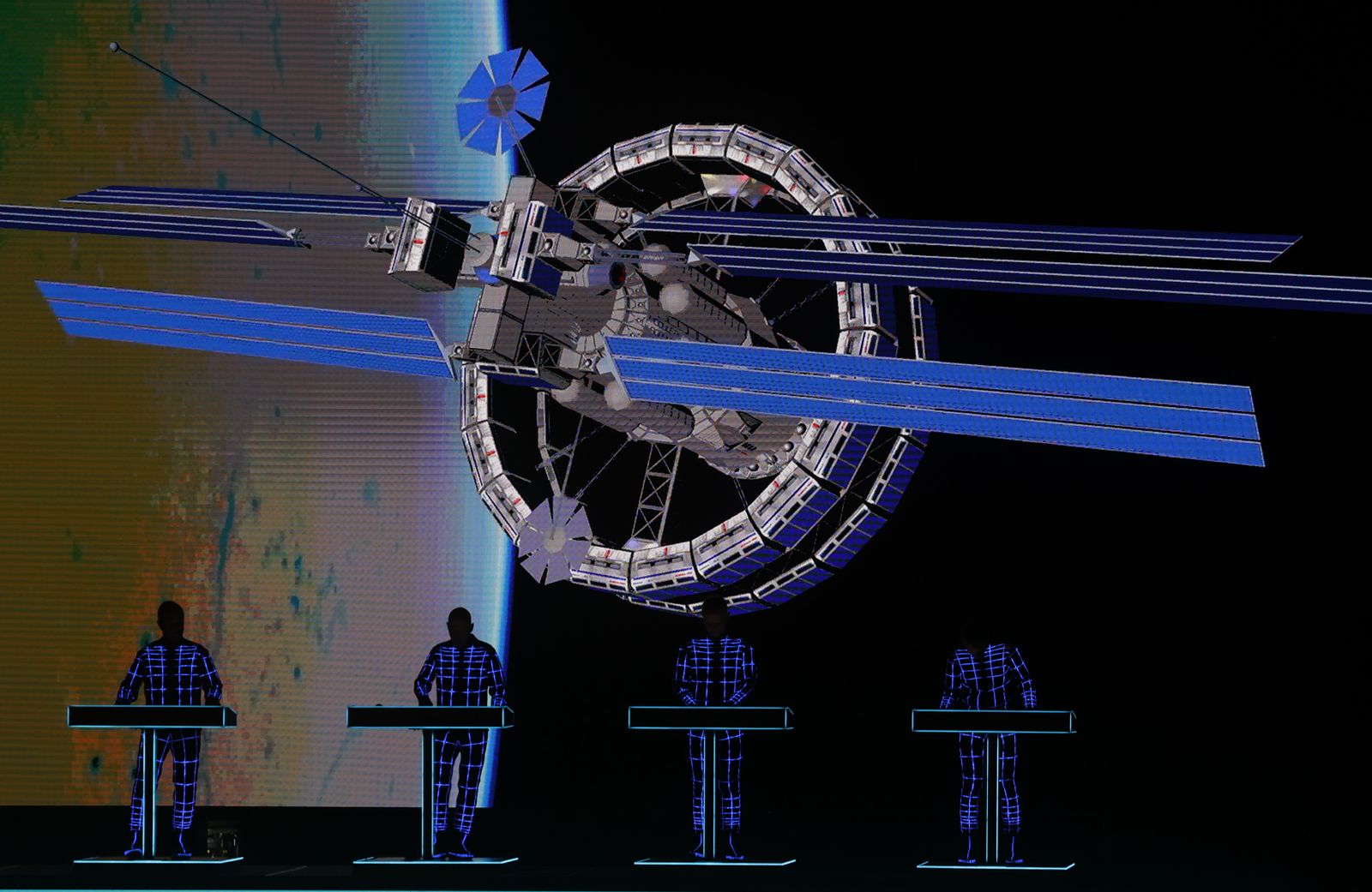 Las imágenes del concierto de Kraftwerk en el Icónica Fest