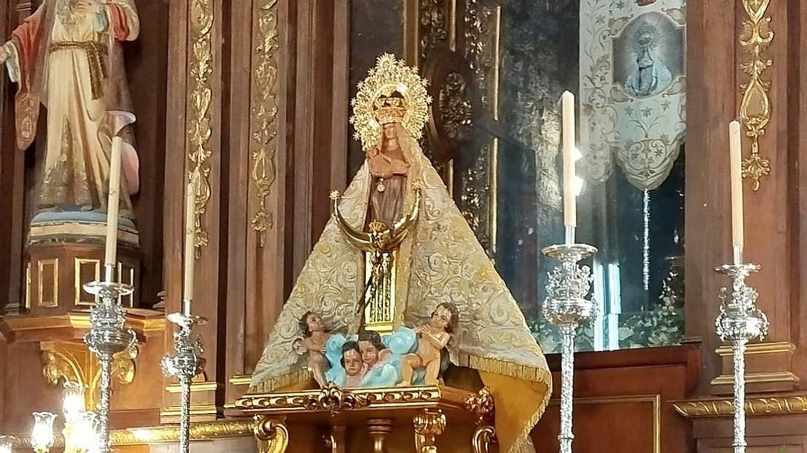 Altar de Solemne Novena en honir a Nuestra Señora de la Piedad, Patrona de Baza. Septiembre 2024.