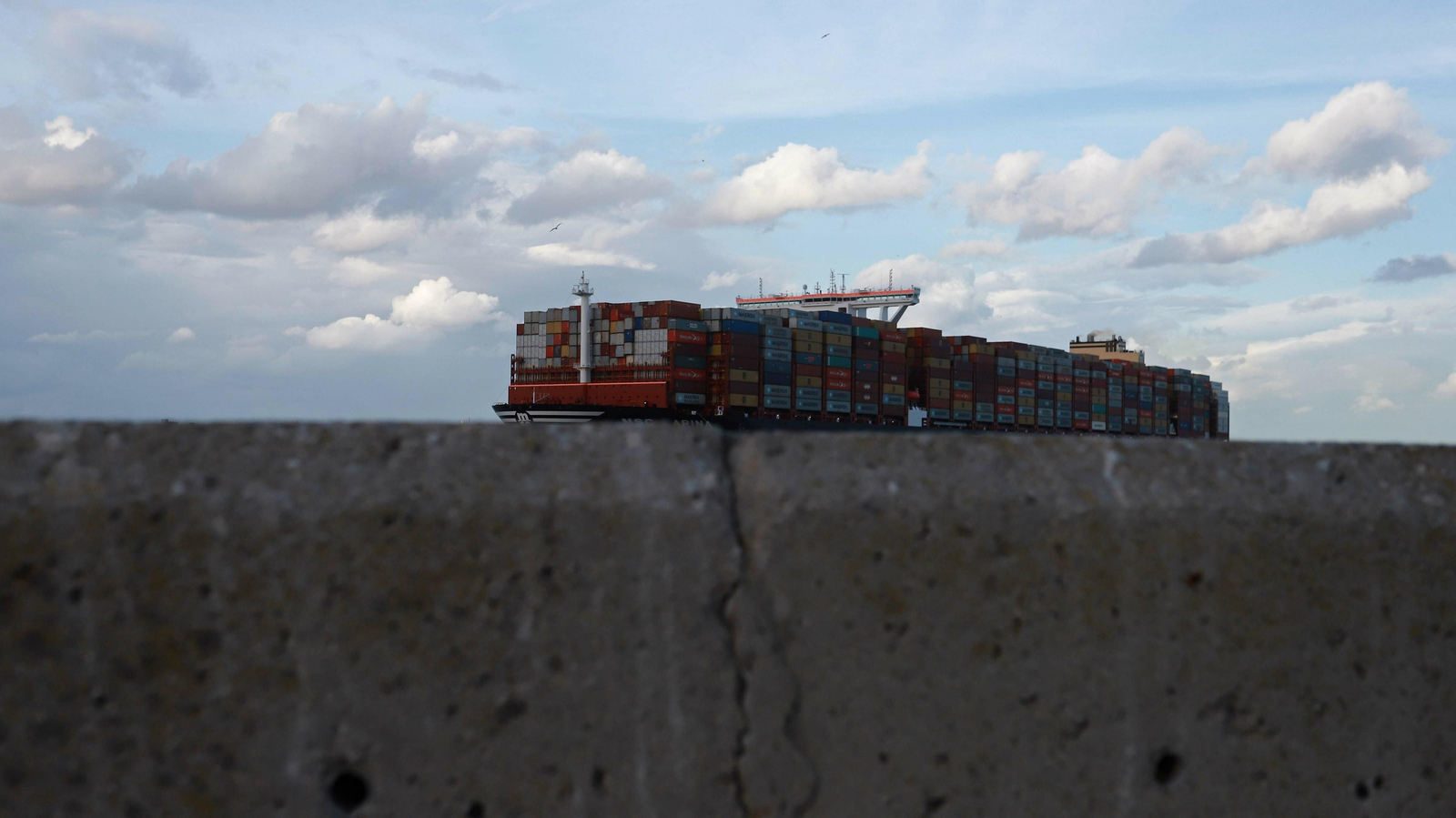 Las mejores fotos de la llegada del MSC Arina al puerto de Algeciras