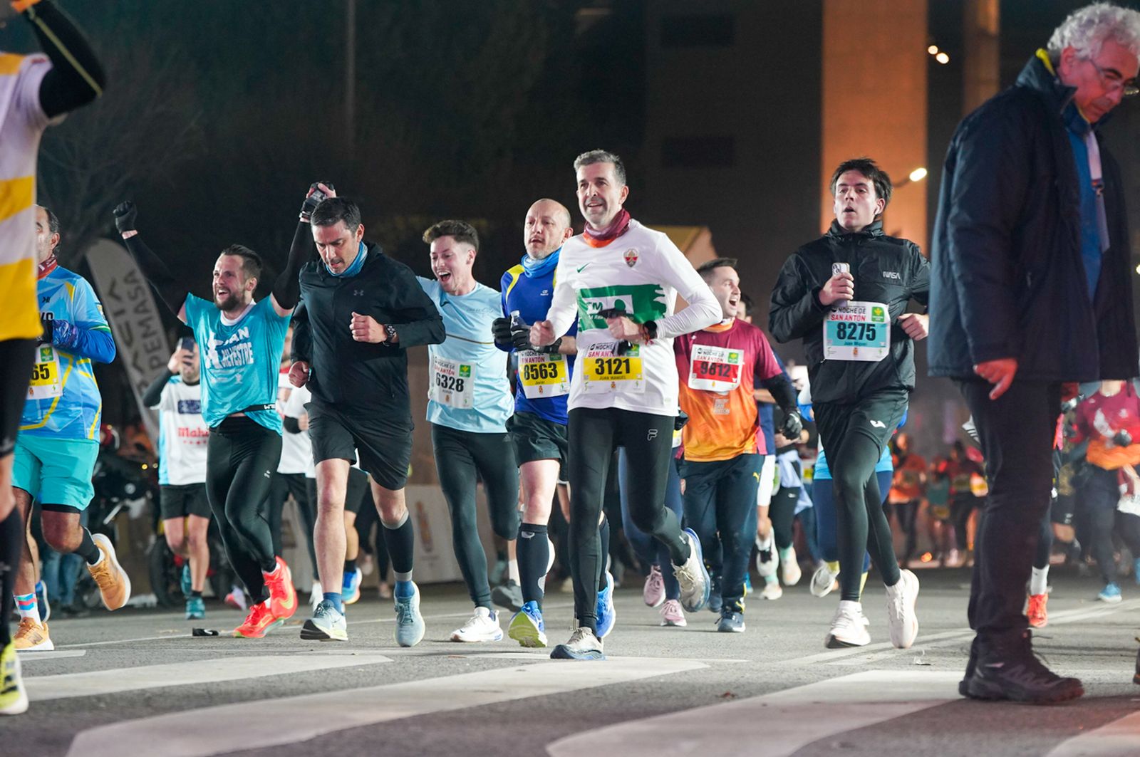 En imágenes: búscate en tu llegada a meta de la Carrera de San Antón 2026 (12)