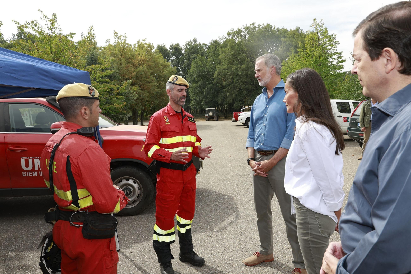 Las fotos de la visita de los Reyes a las zonas afectadas por los incendios en Sanabria y Las Médulas