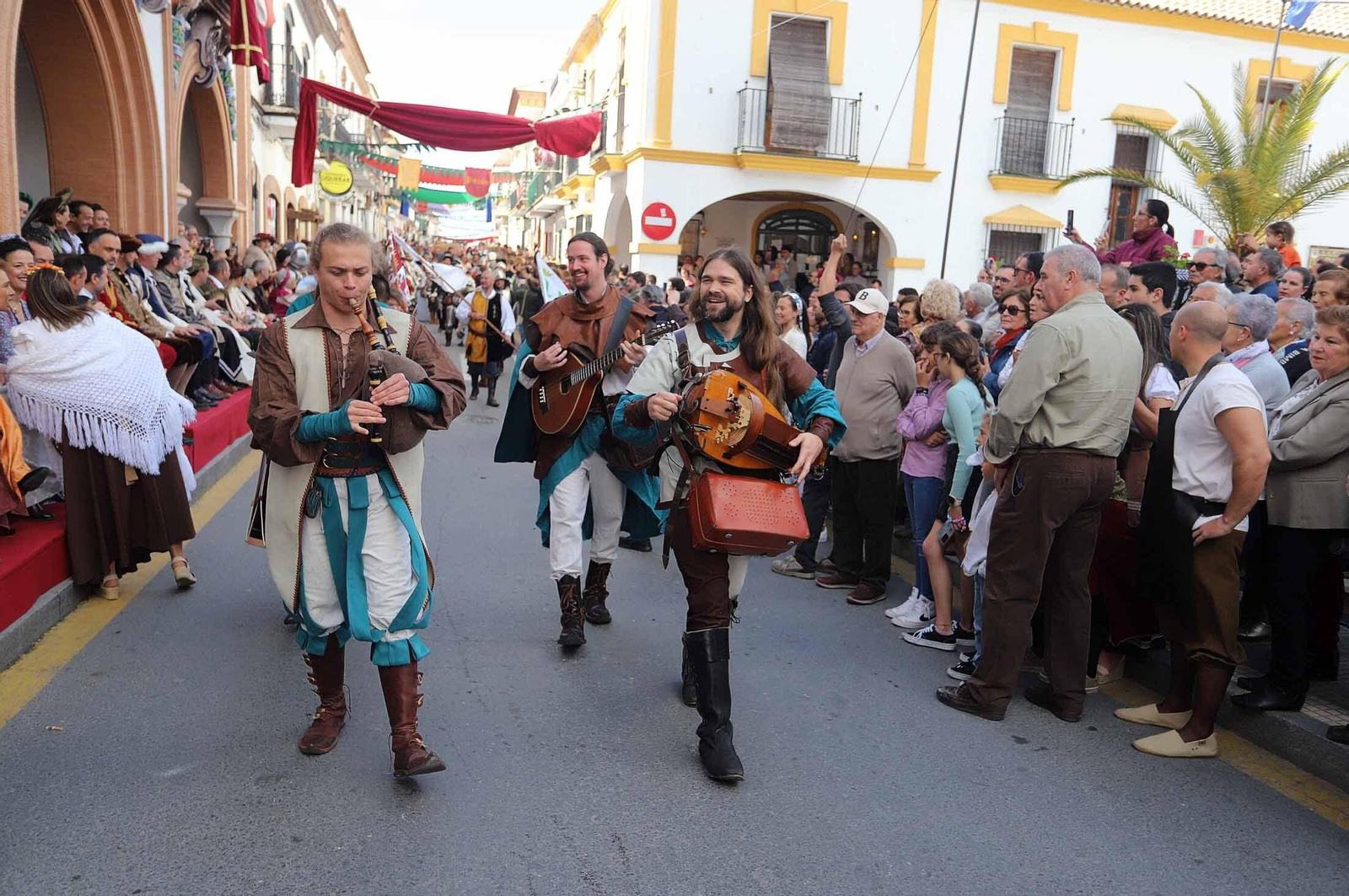 Imágenes del gran ambiente en la Feria Medieval de Palos de la Frontera, Huelva