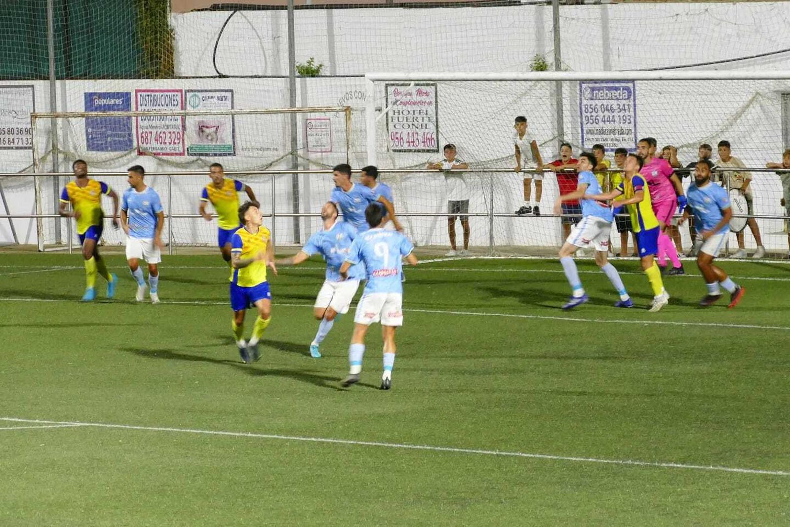 El Conil CF vence al Ciudad de Lucena en la ida de la Copa RFAF.