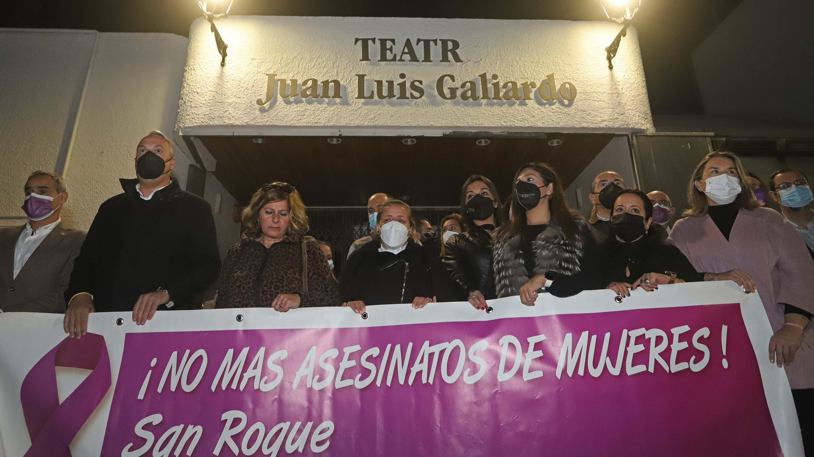 Fotos de la concentración por el asesinato de María Isabel en San Roque