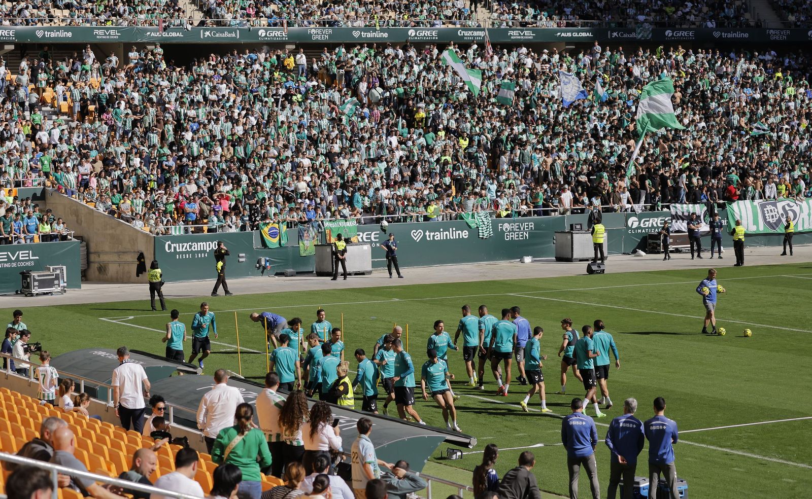 Las fotos del entrenamiento del Betis a puerta abierta