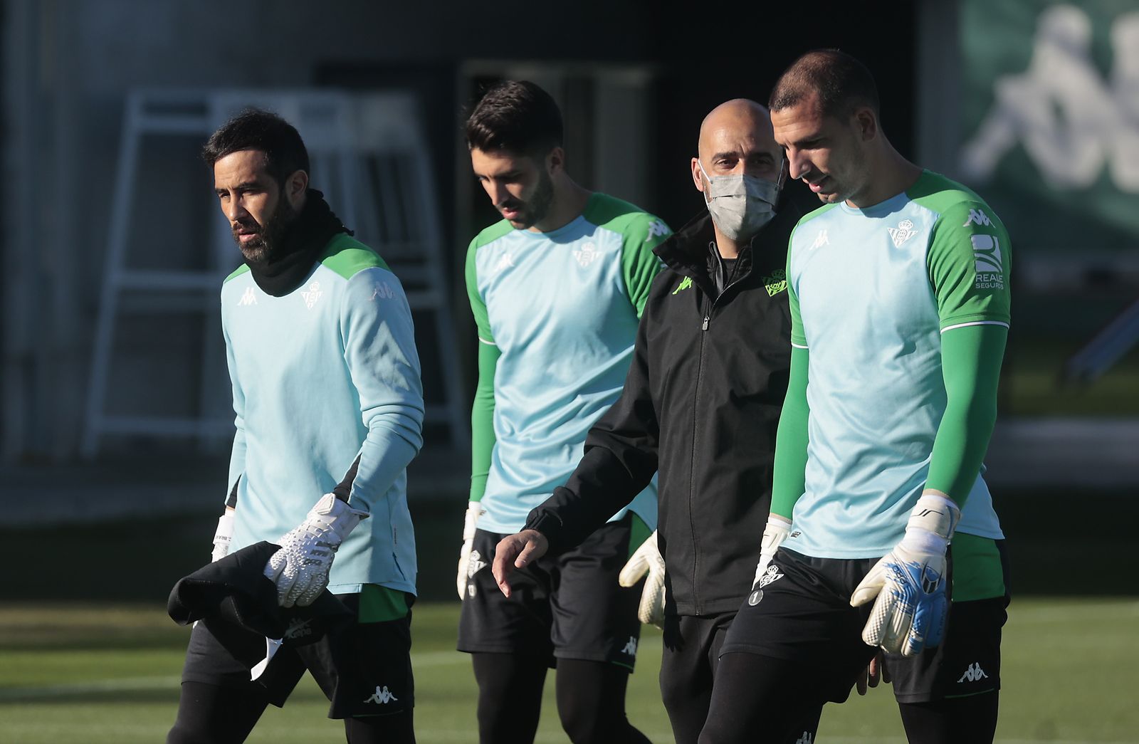 Claudio Bravo, Rui Silva y Joel Robles, en un entrenamiento.