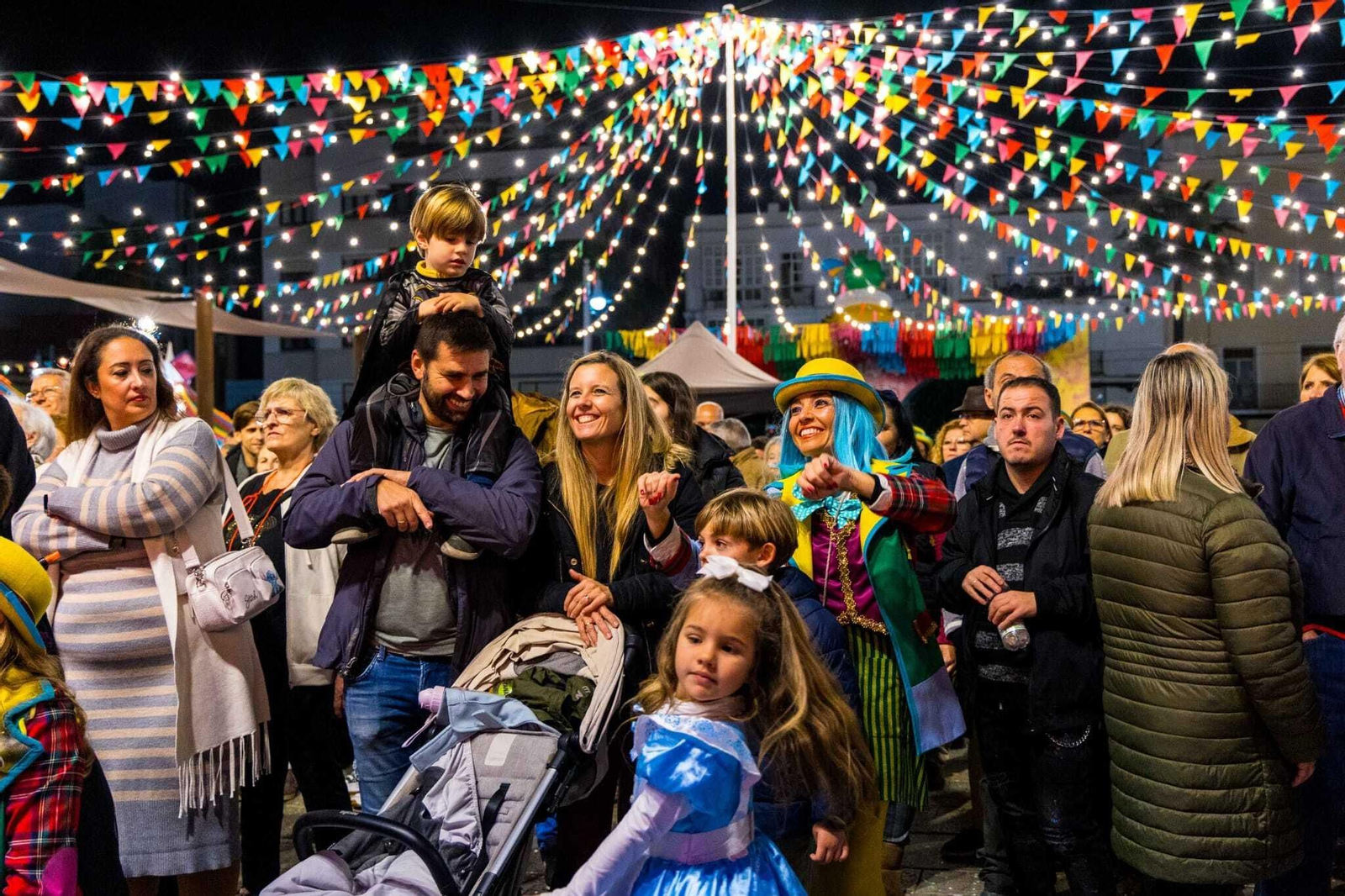 La noche de coros (y otras agrupaciones) en el Carnaval de San Fernando, en imágenes.