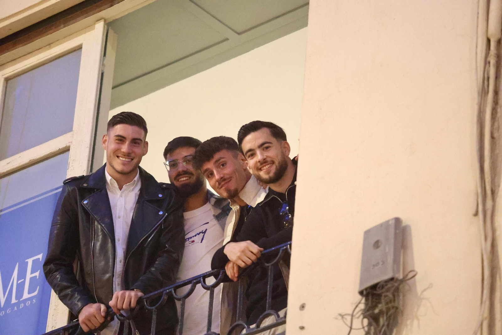 Los jugadores del Málaga CF visitan la Semana Santa