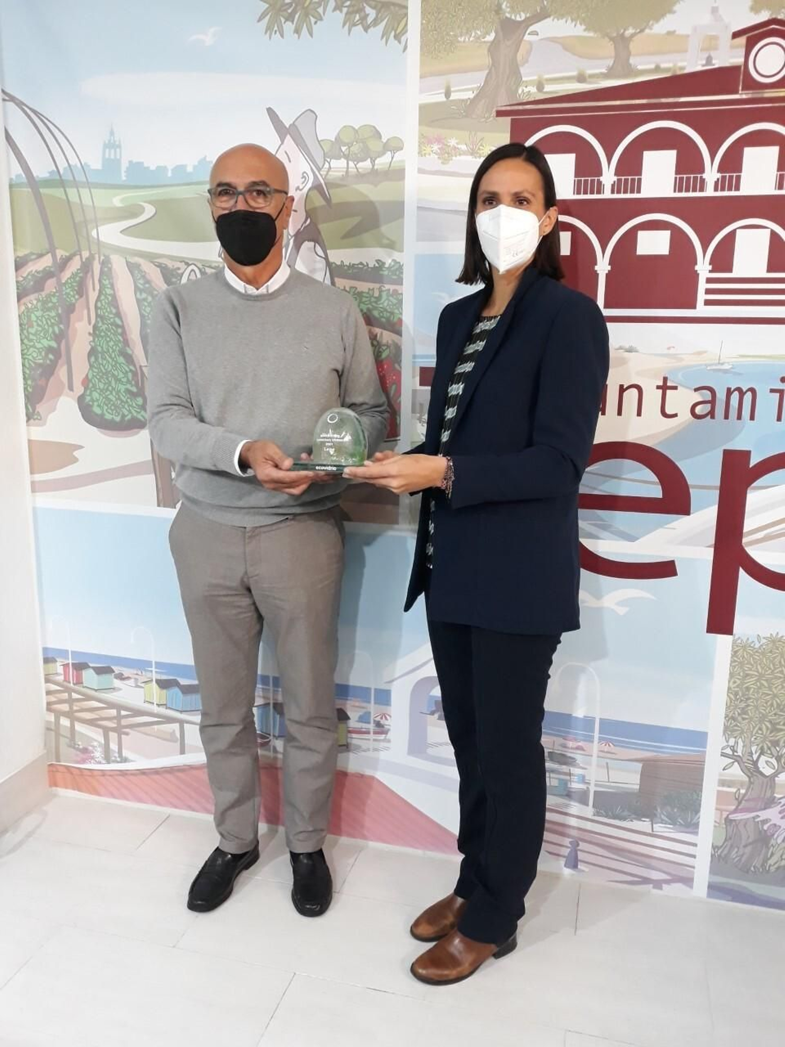 Entrega del 'Iglú Verde' al Ayuntamiento de Lepe.