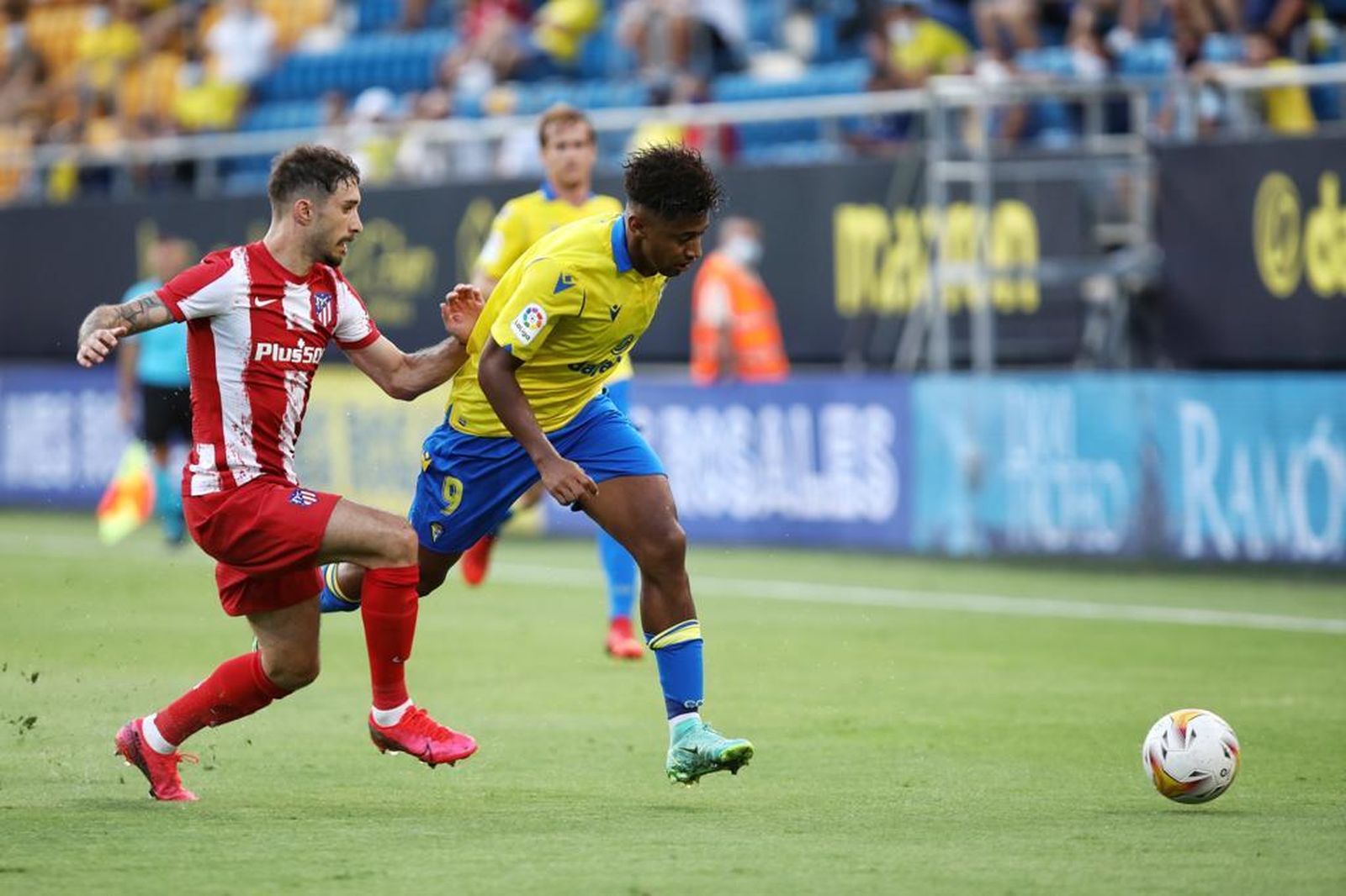 Las imágenes del Cádiz-Atlético del Trofeo Carranza.