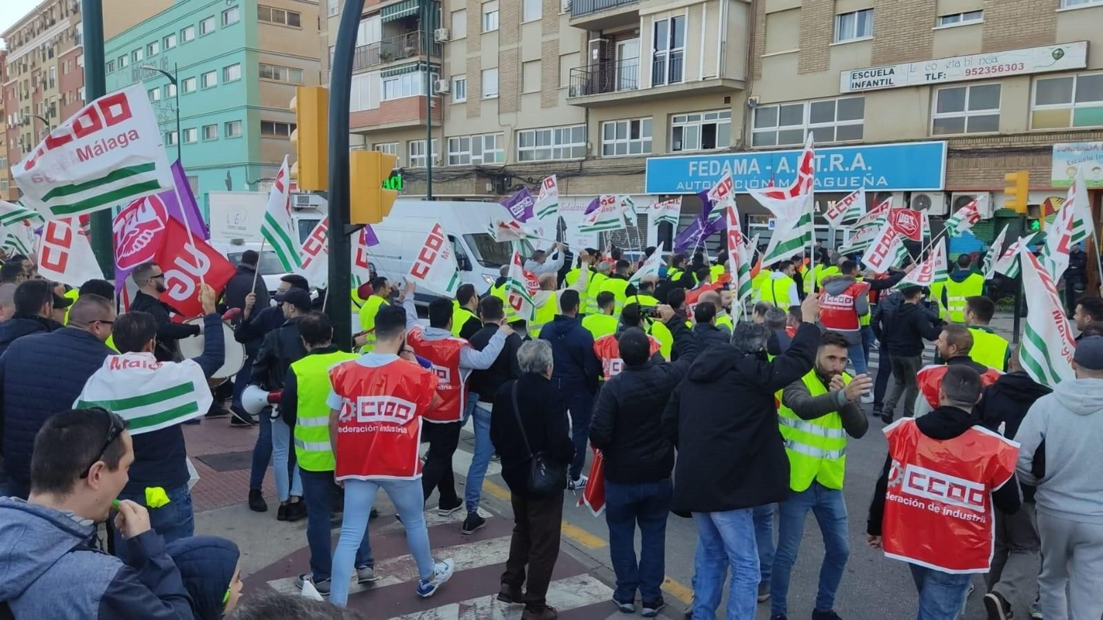 Un momento de la protesta frente a la sede de Fedama.