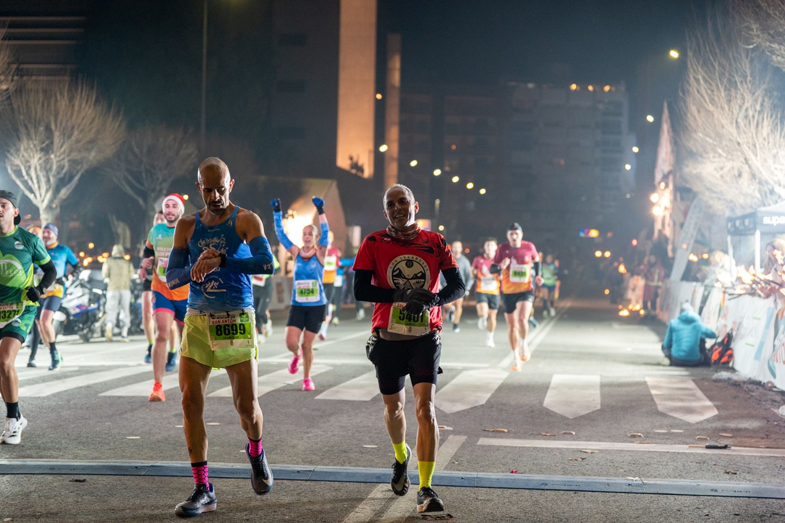 En imágenes: búscate en tu llegada a meta de la Carrera de San Antón 2026 (7)