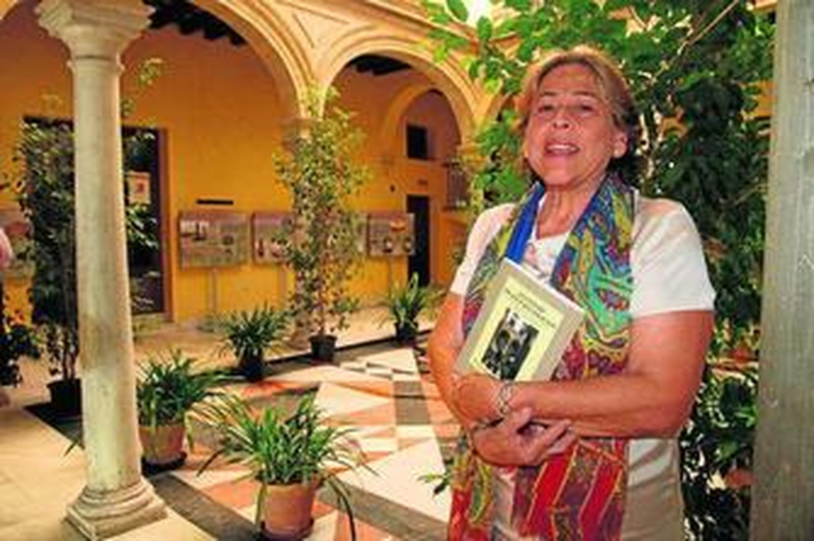 La autora del libro, Fátima Ruiz de Lassaletta, días atrás, en El Puerto.